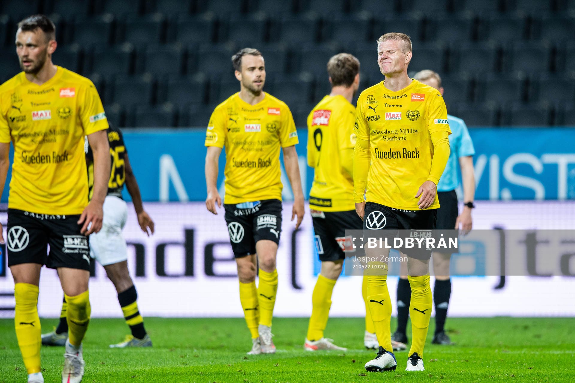 Mjällbys Eric Björkander deppar