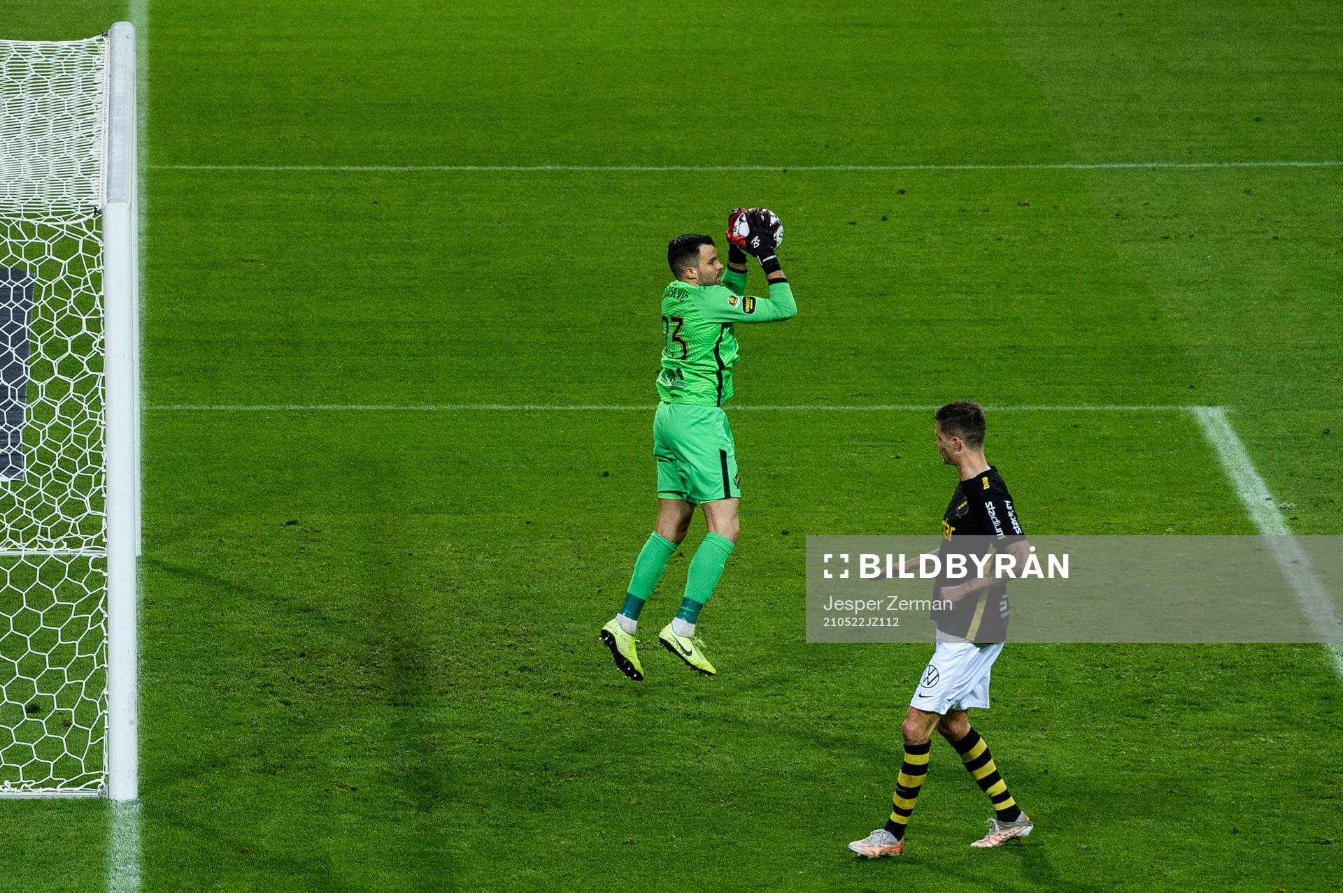 s målvakt Budimir Janošević och Mikael Lustig