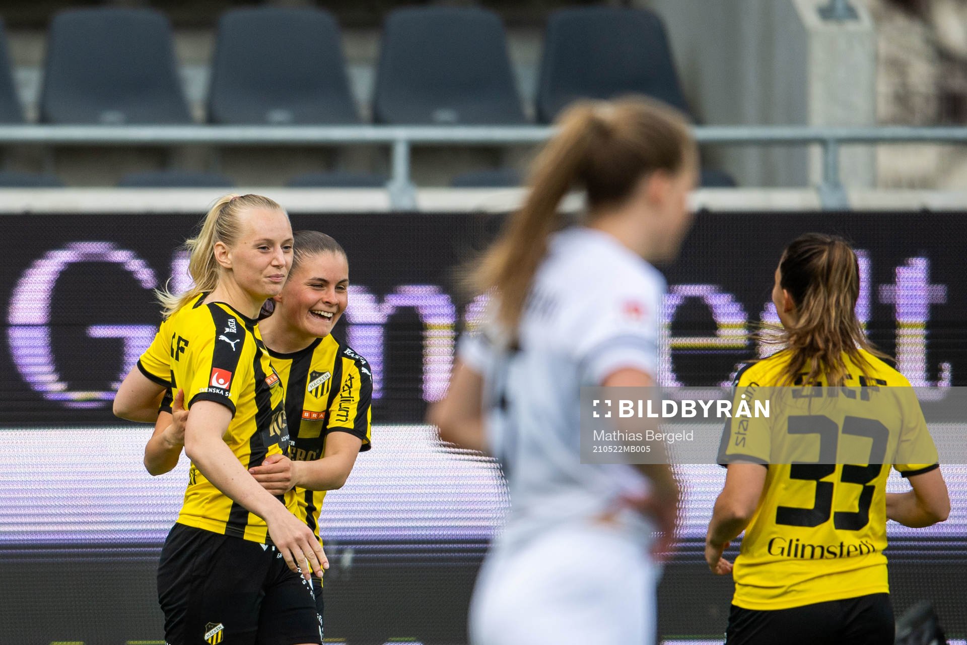 Häckens Stina Blackstenius och Hanna Wijk