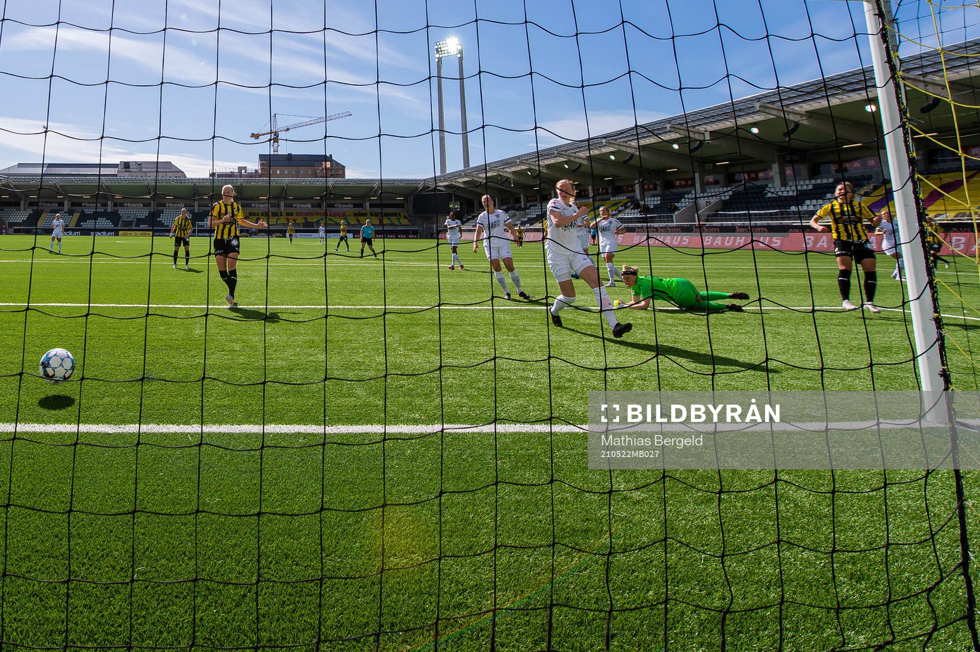 Häckens Johanna Rytting Kaneryd gör 2-0 bakom Eskilstunas