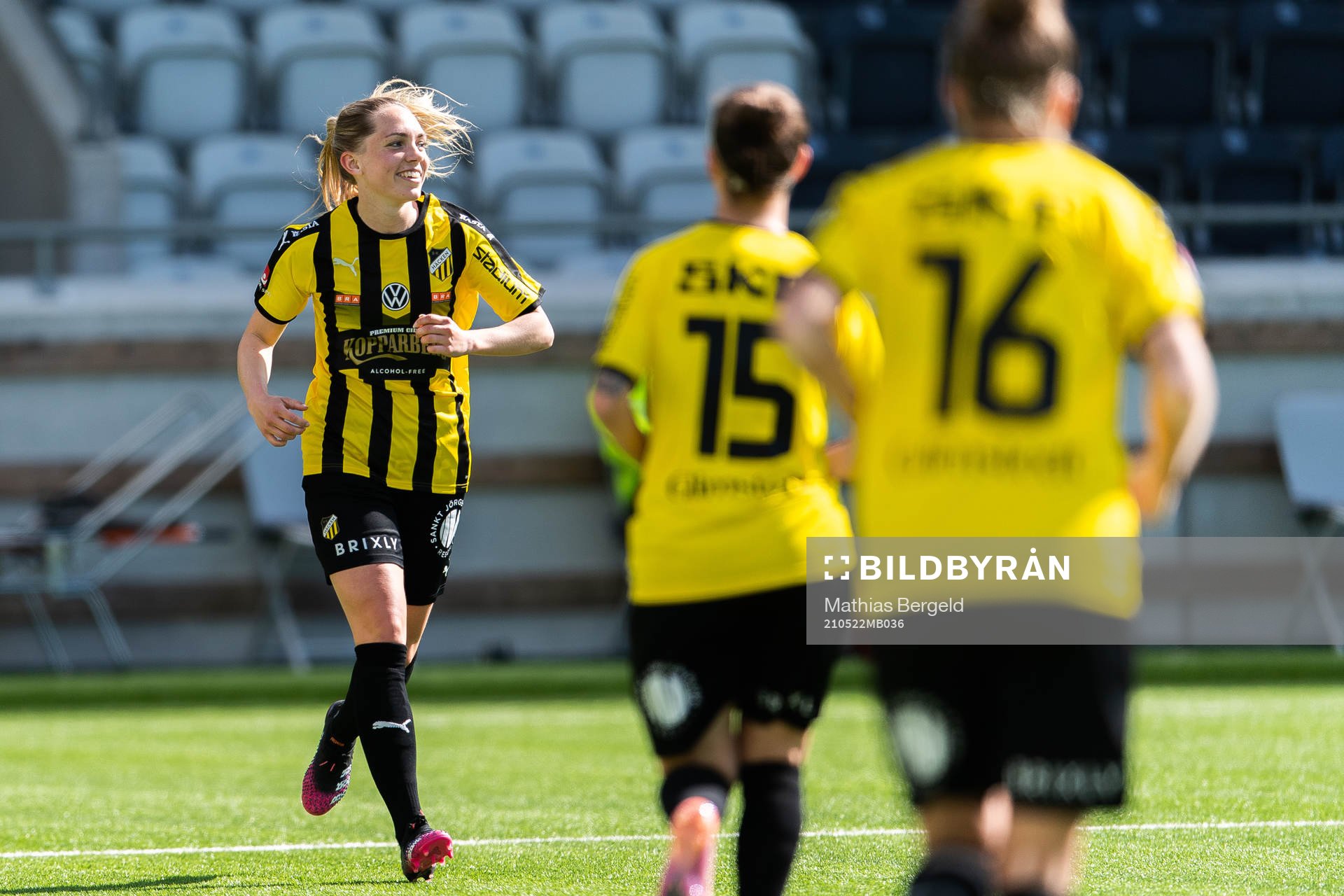 Häckens Elin Rubensson jublar