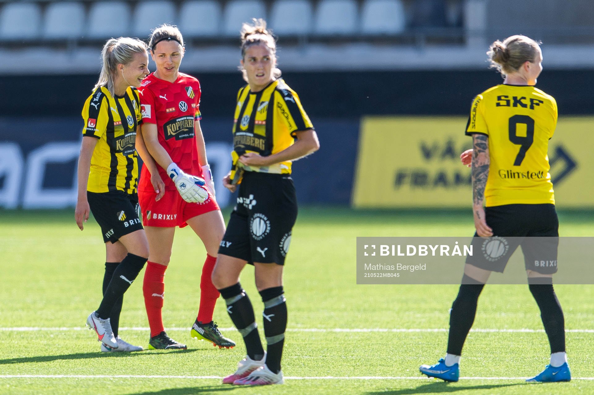 Häckens Lotta Ökvist och målvakt Jennifer Falk