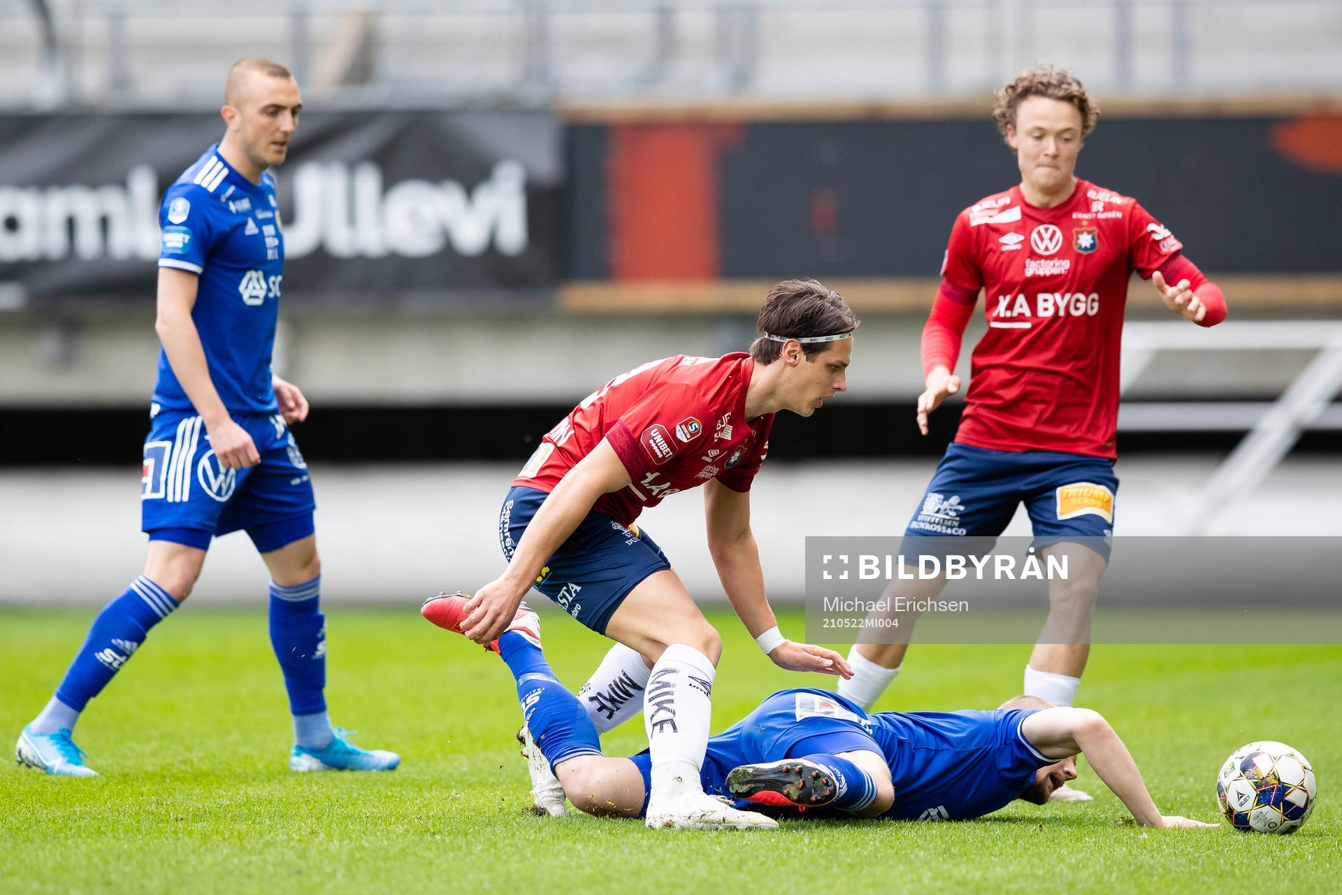 Örgrytes Kevin Ackermann och Sundsvalls Erik Andersson