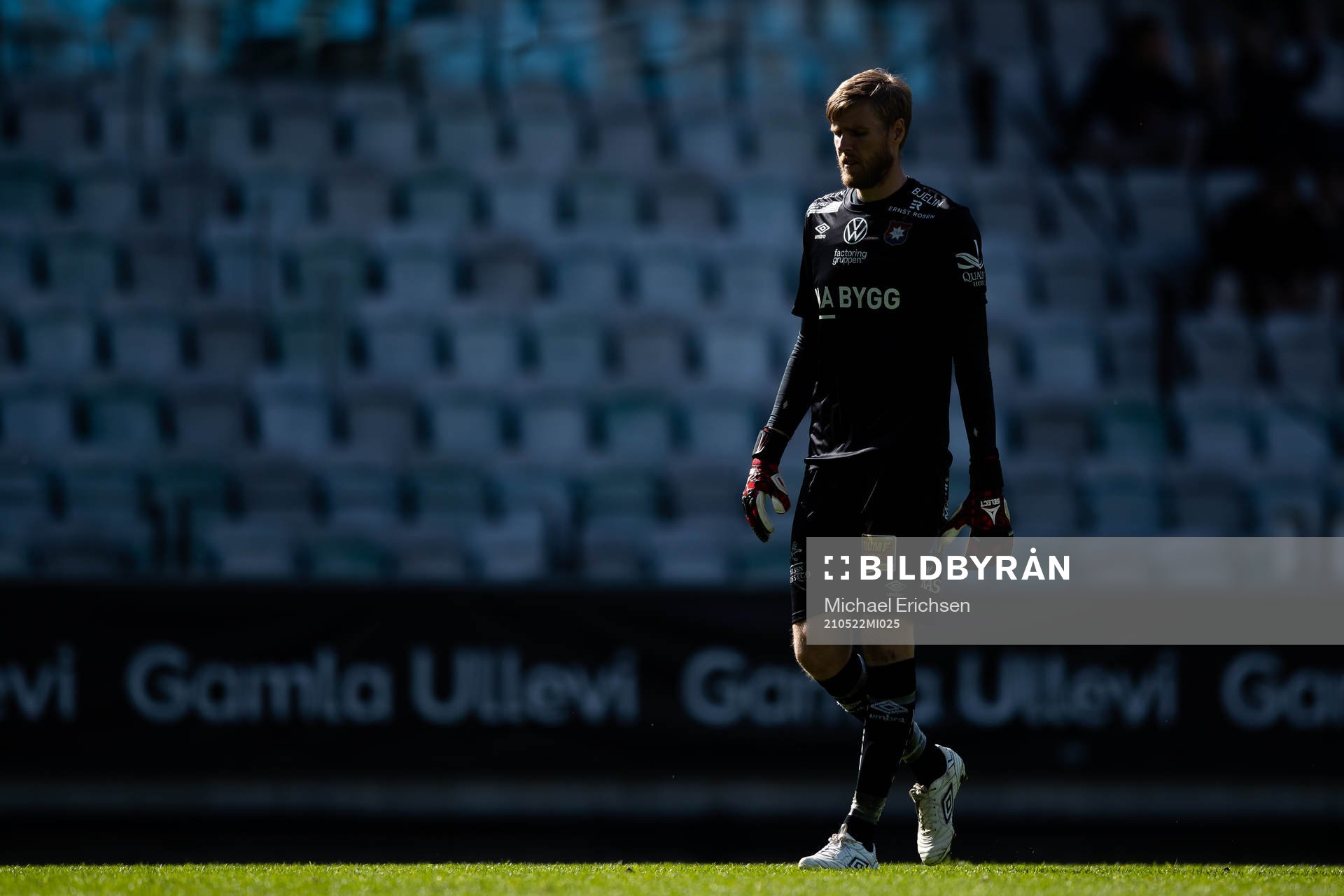 Örgrytes målvakt Fredrik Andersson deppar