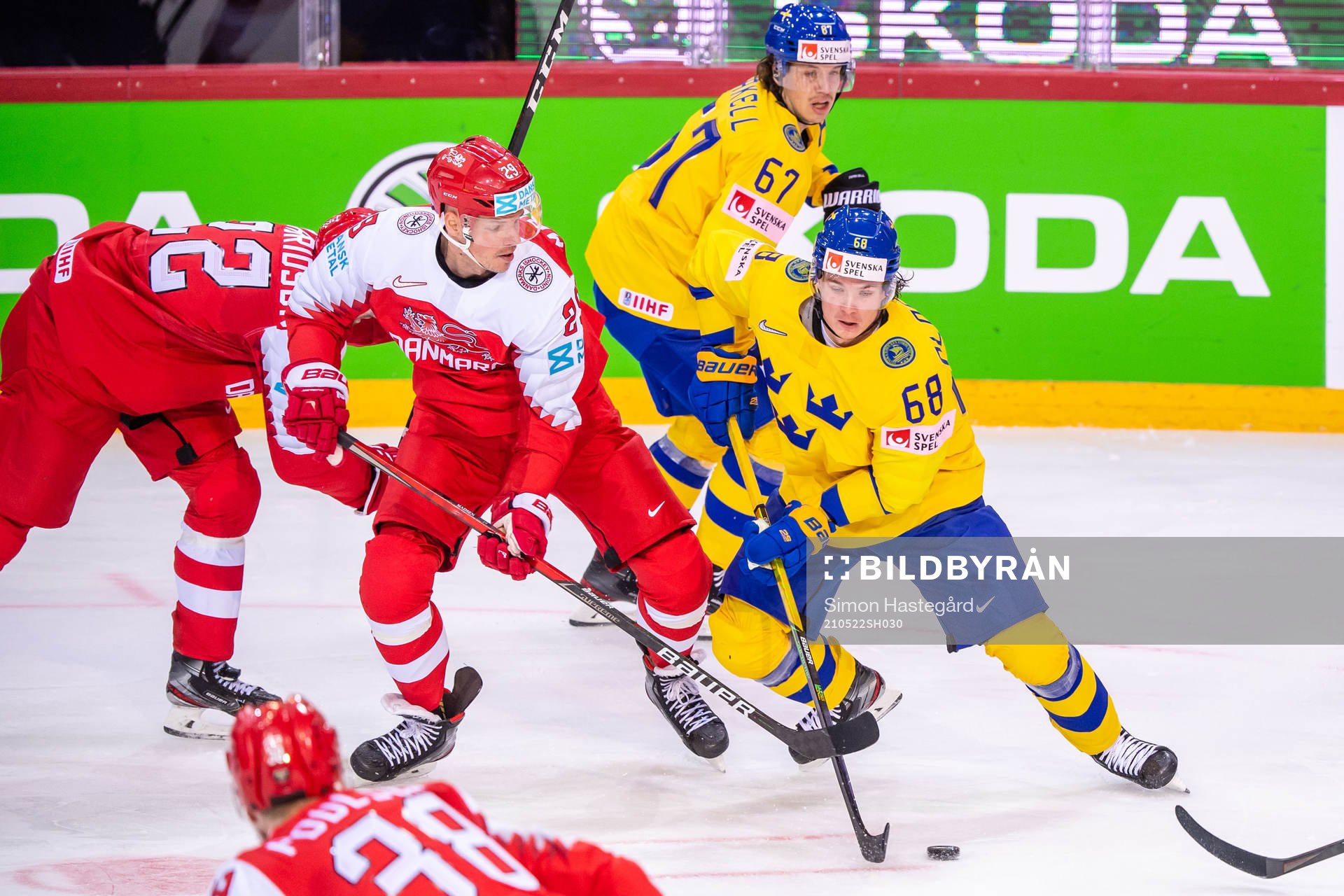Morten Madsen of Denmark and Victor Olofsson of Sweden