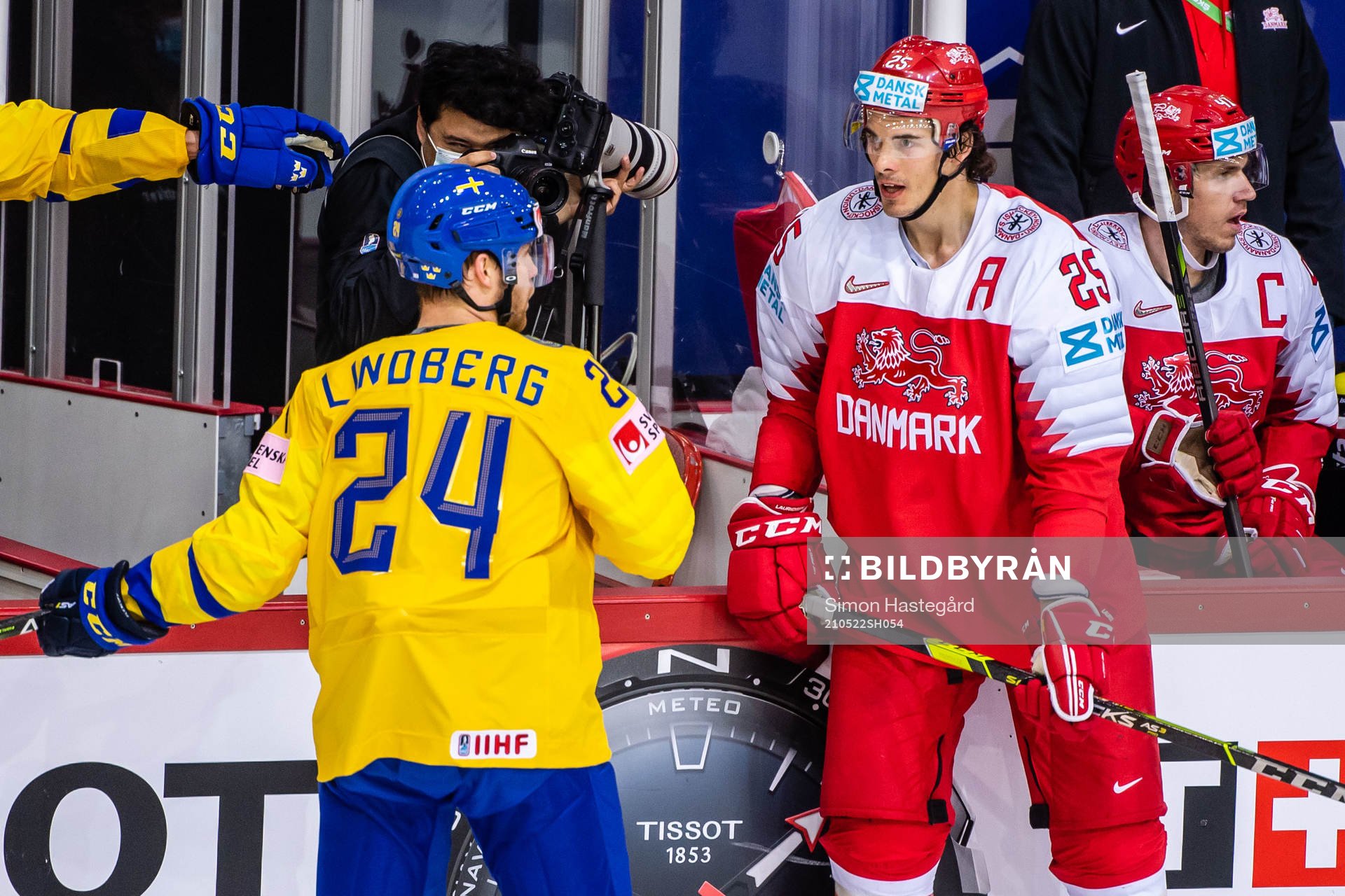 Oscar Lindberg of Sweden and Oliver Lauridsen of Denmark in