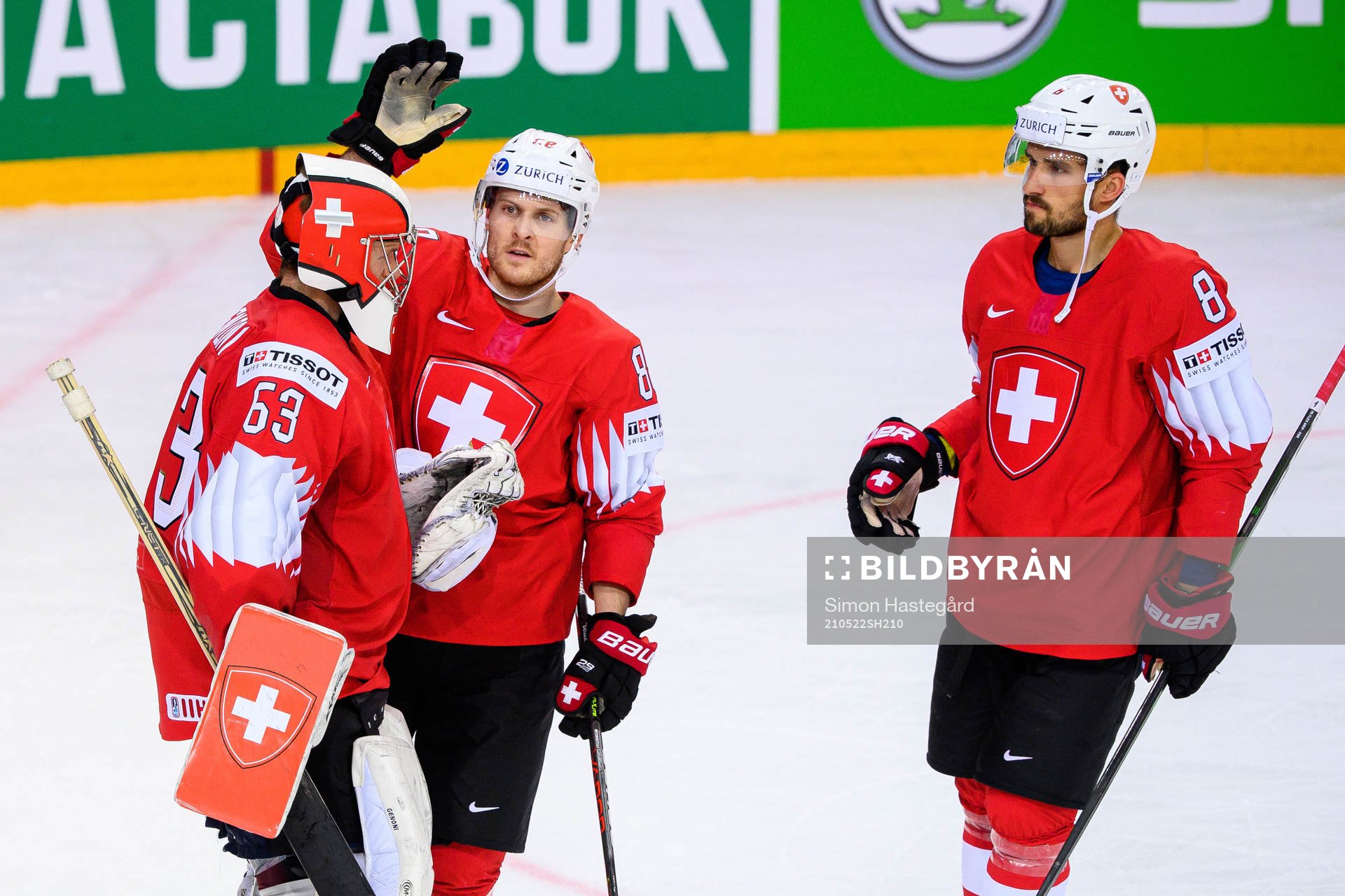 Goalkeeper Leonardo Genoni , Christoph Bertschy and Vincent