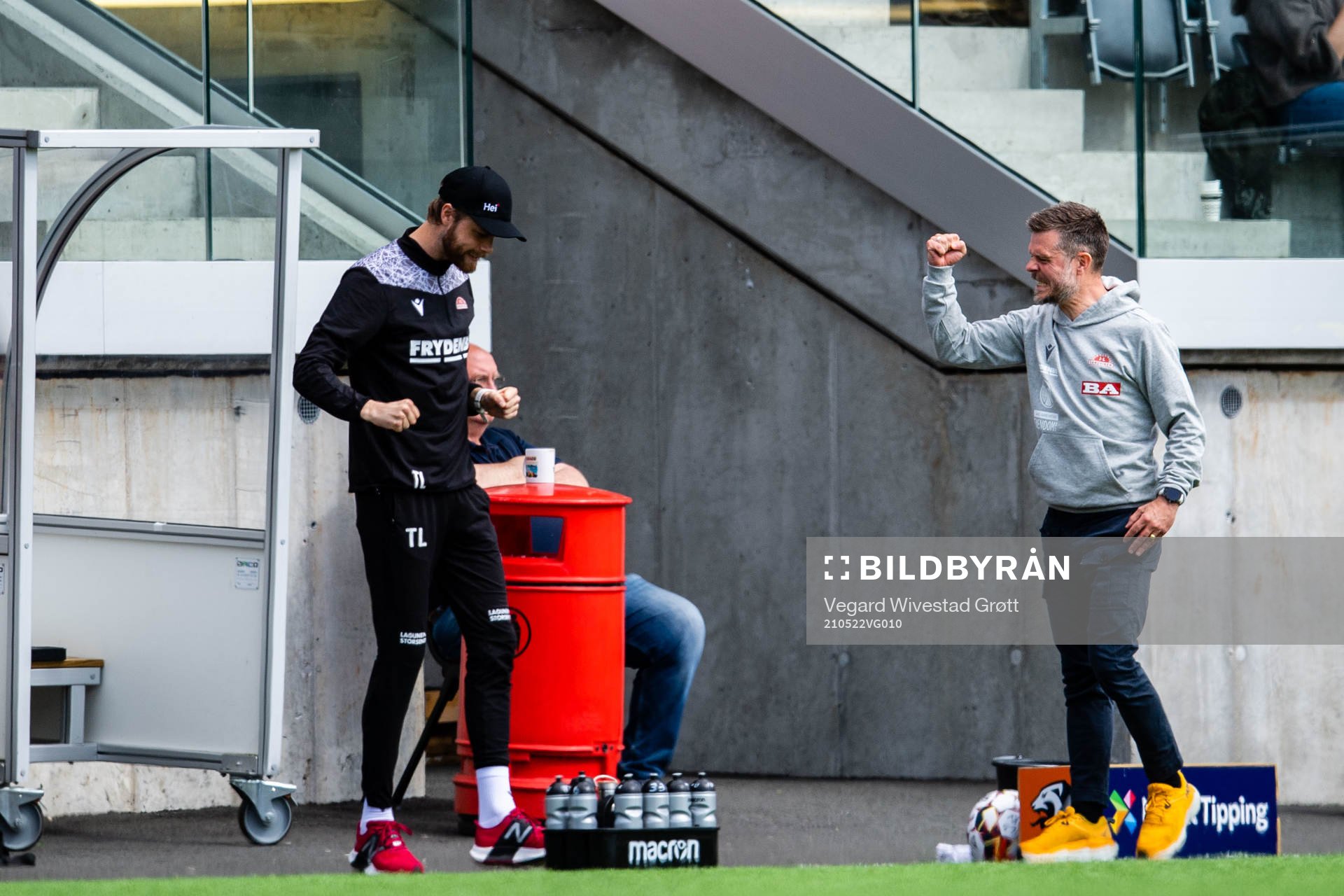 Alexander Straus, head coach of Sandviken celebrates