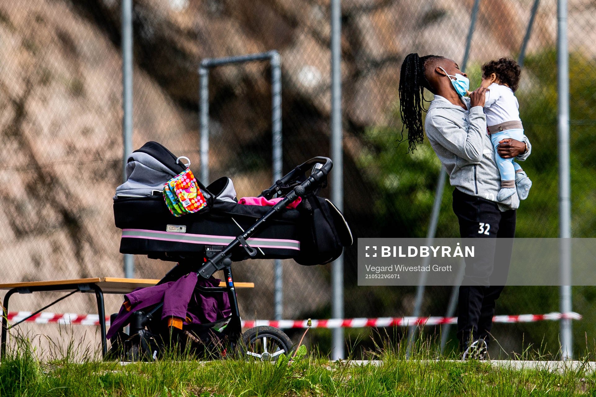 Kennya Kinda Esther Cordner of Sandviken with a baby in the