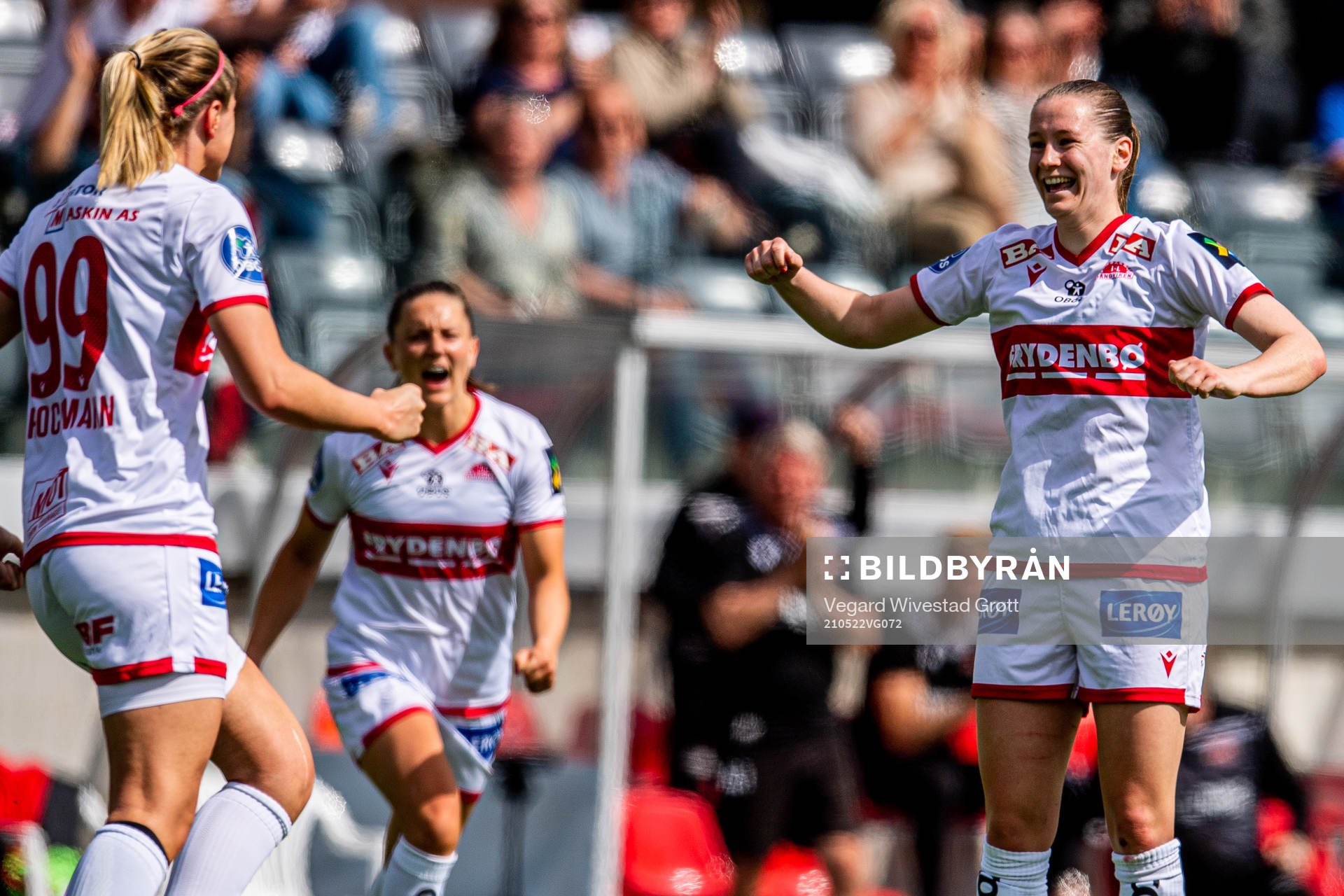 Elisabeth Terland of Sandviken celebrates