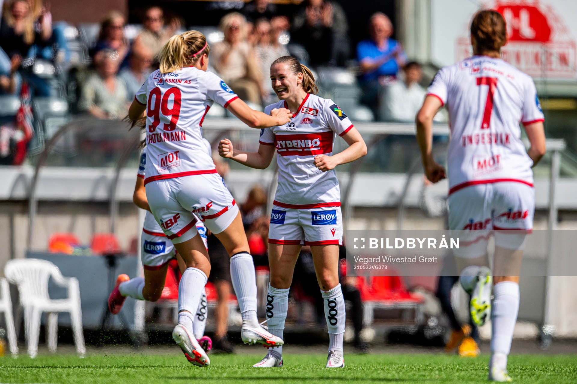 Elisabeth Terland of Sandviken celebrates with teammate