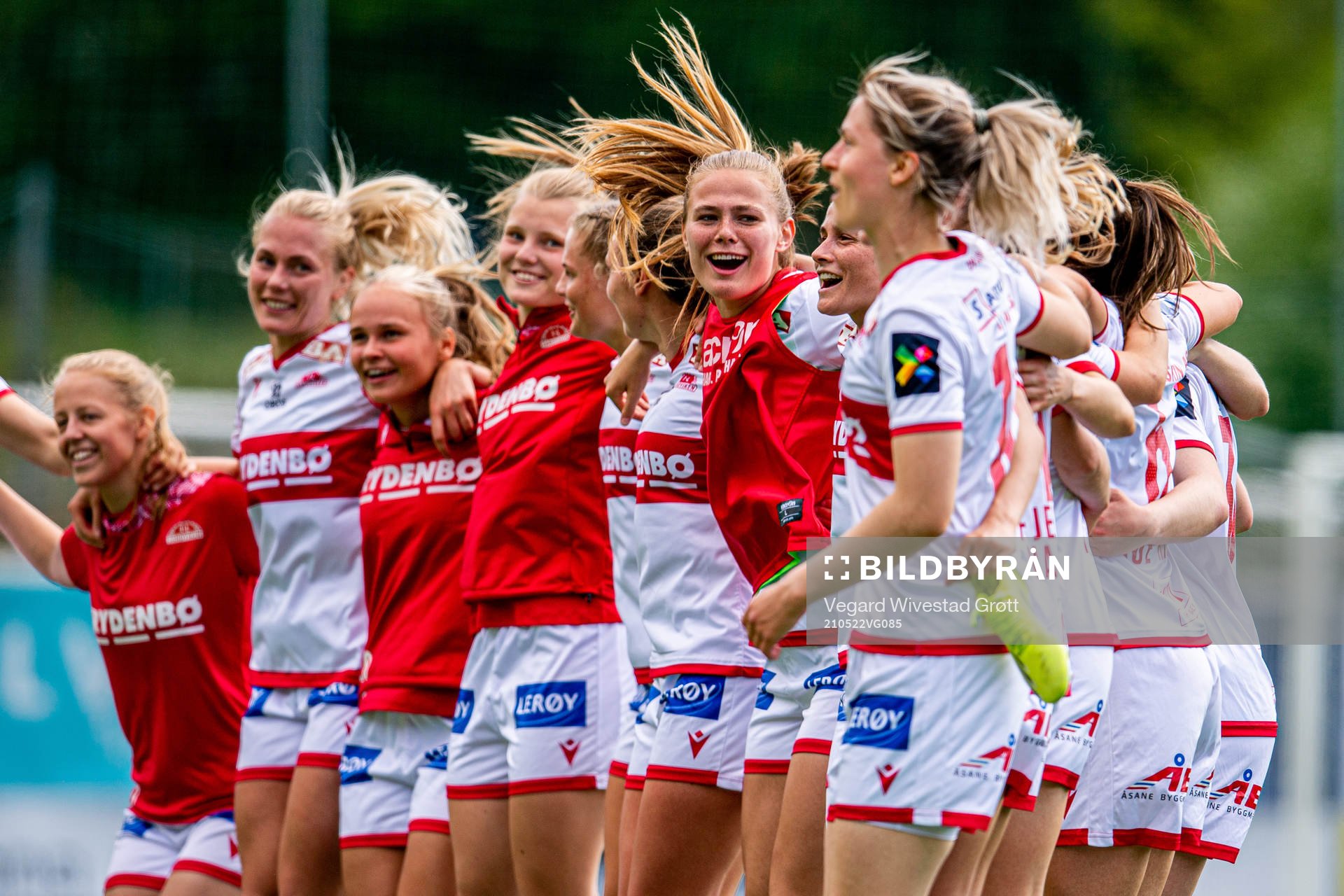 Marthine Østenstad, Ingrid Ryland and the players of