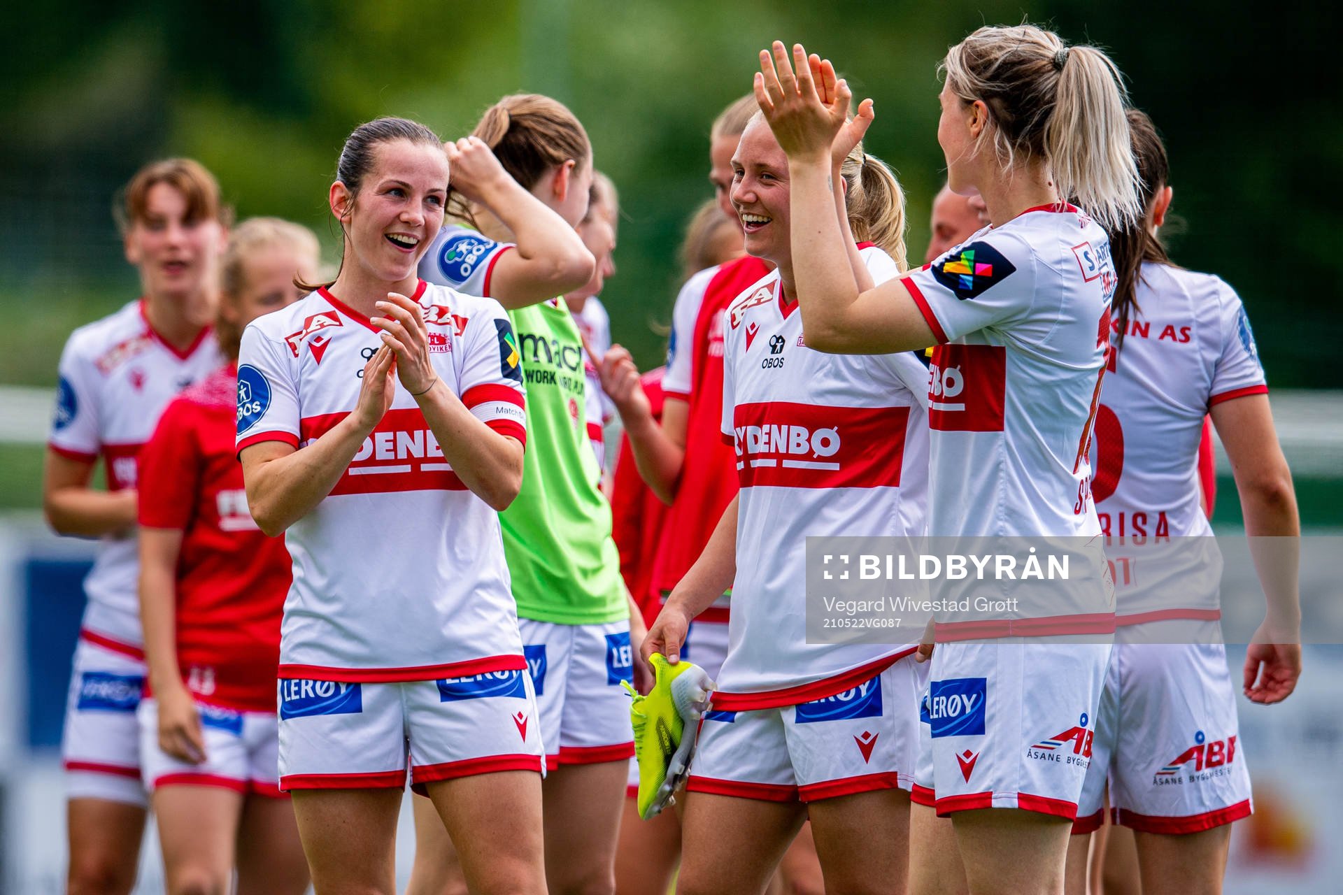 Tuva Hansen, Lisa Fjeldstad Naalsund and the players of