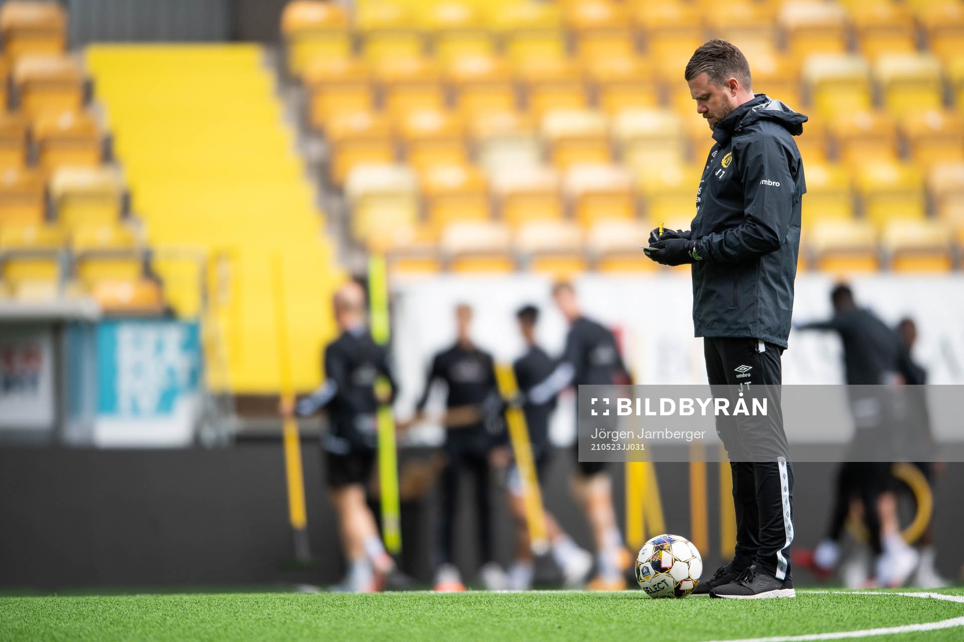 manager Jimmy Thelin