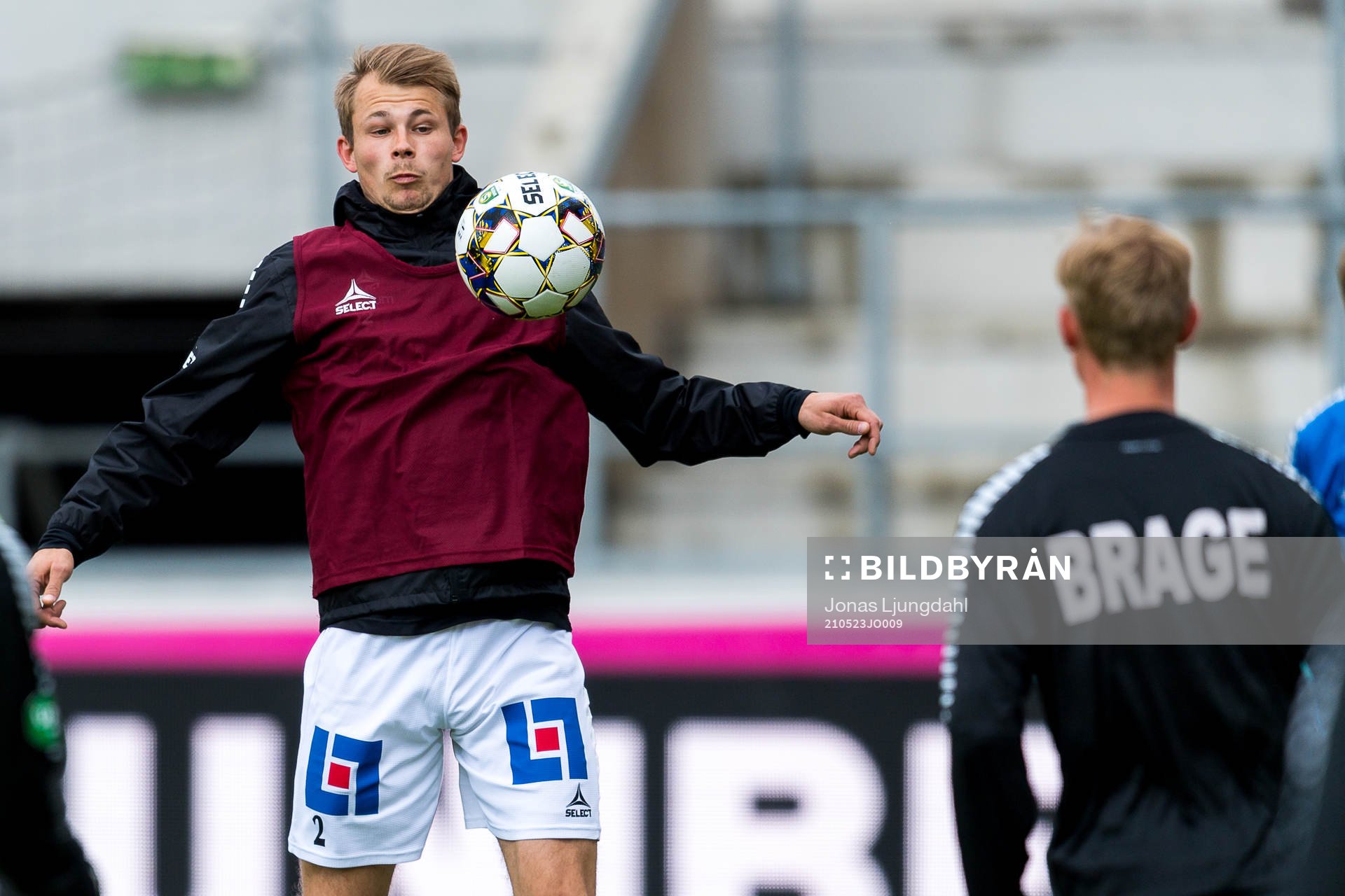 Brages Alexander Zetterström värmer upp före