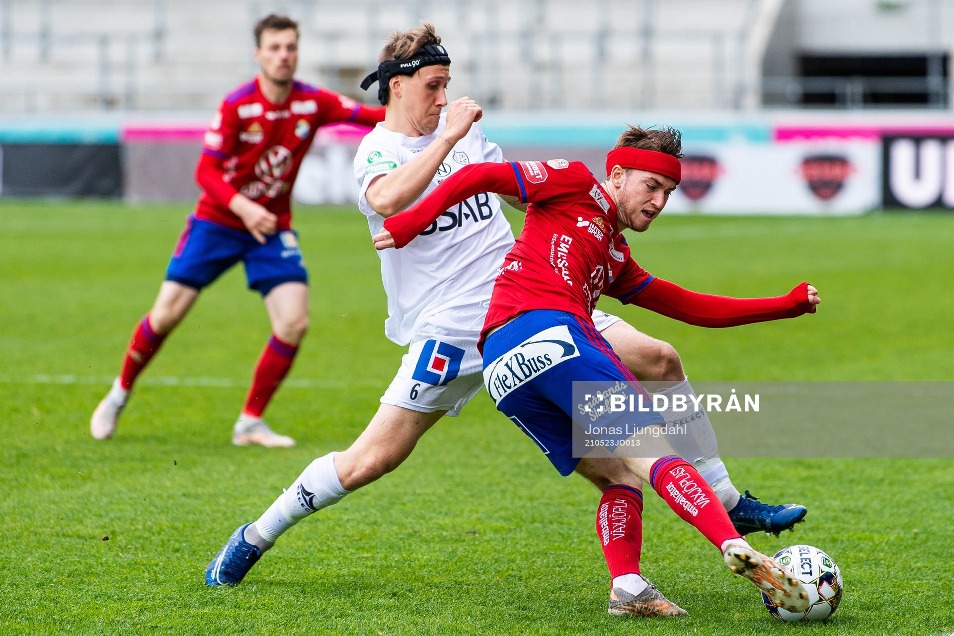 Brages Bjarni Mark Antonsson och Östers Carl Johansson i