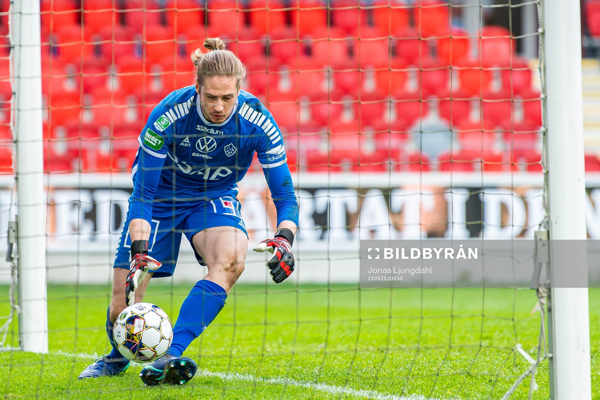 Brages målvakt Adrian Engdahl deppar