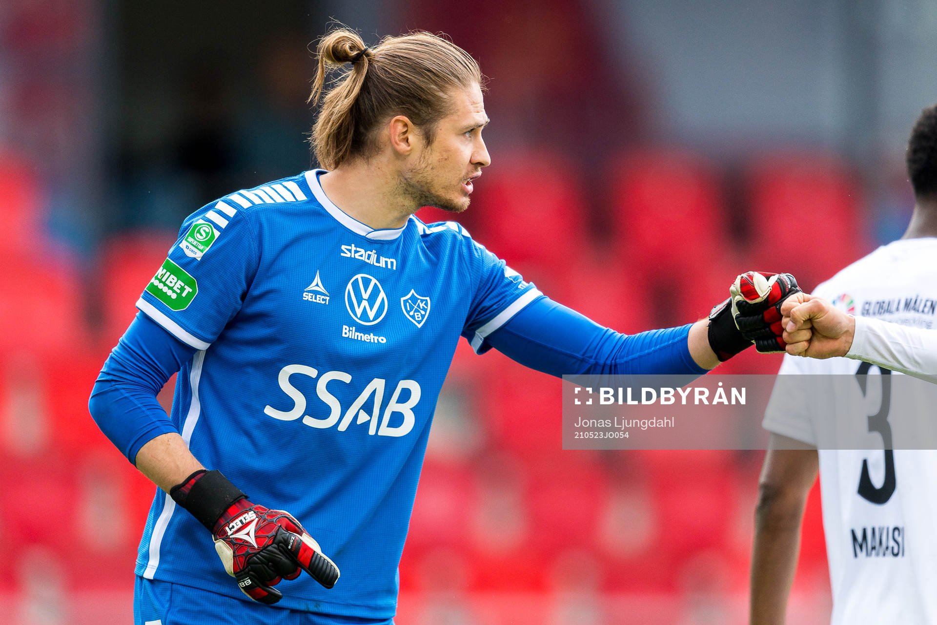 Brages målvakt Adrian Engdahl jublar