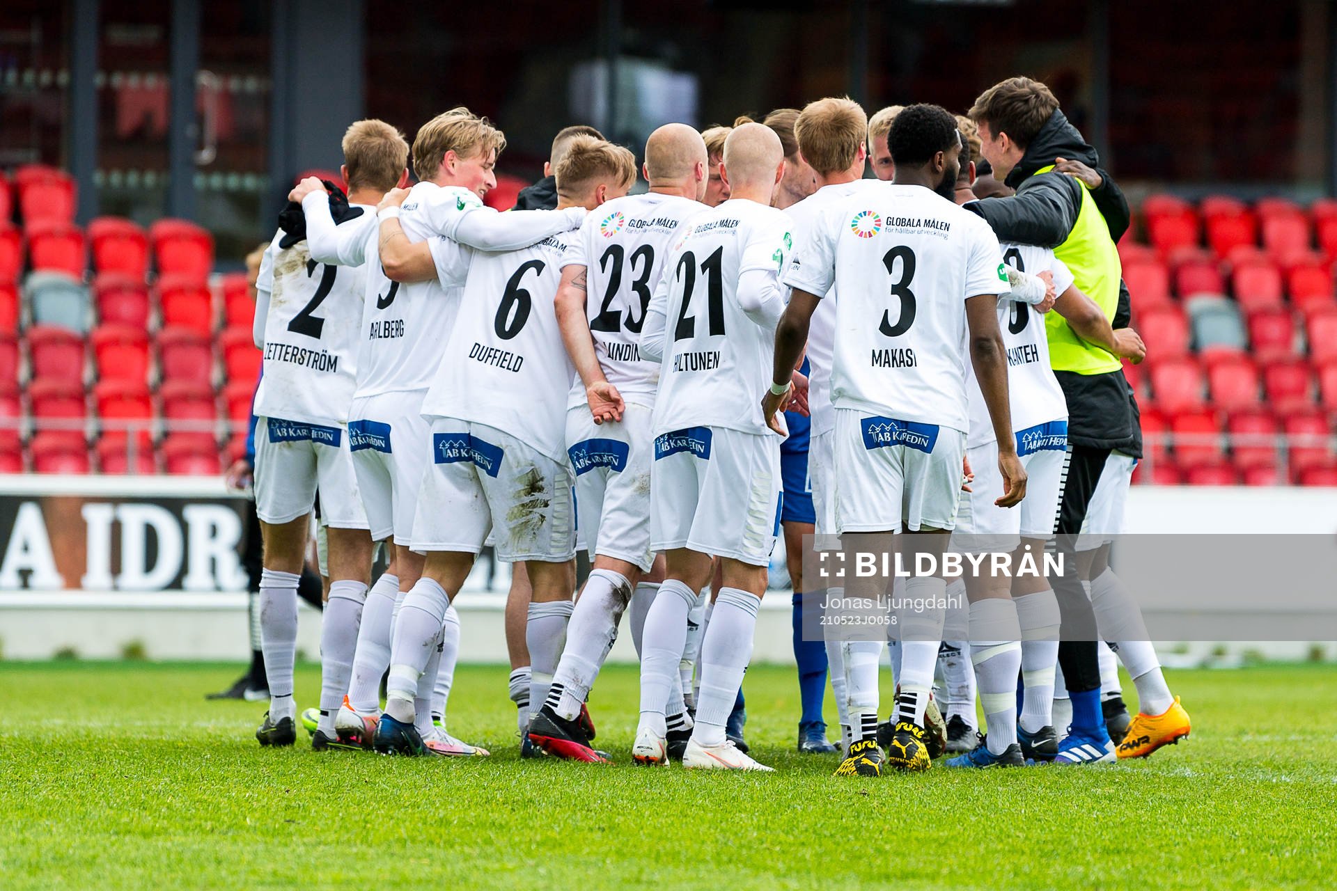 Brages spelare jublar