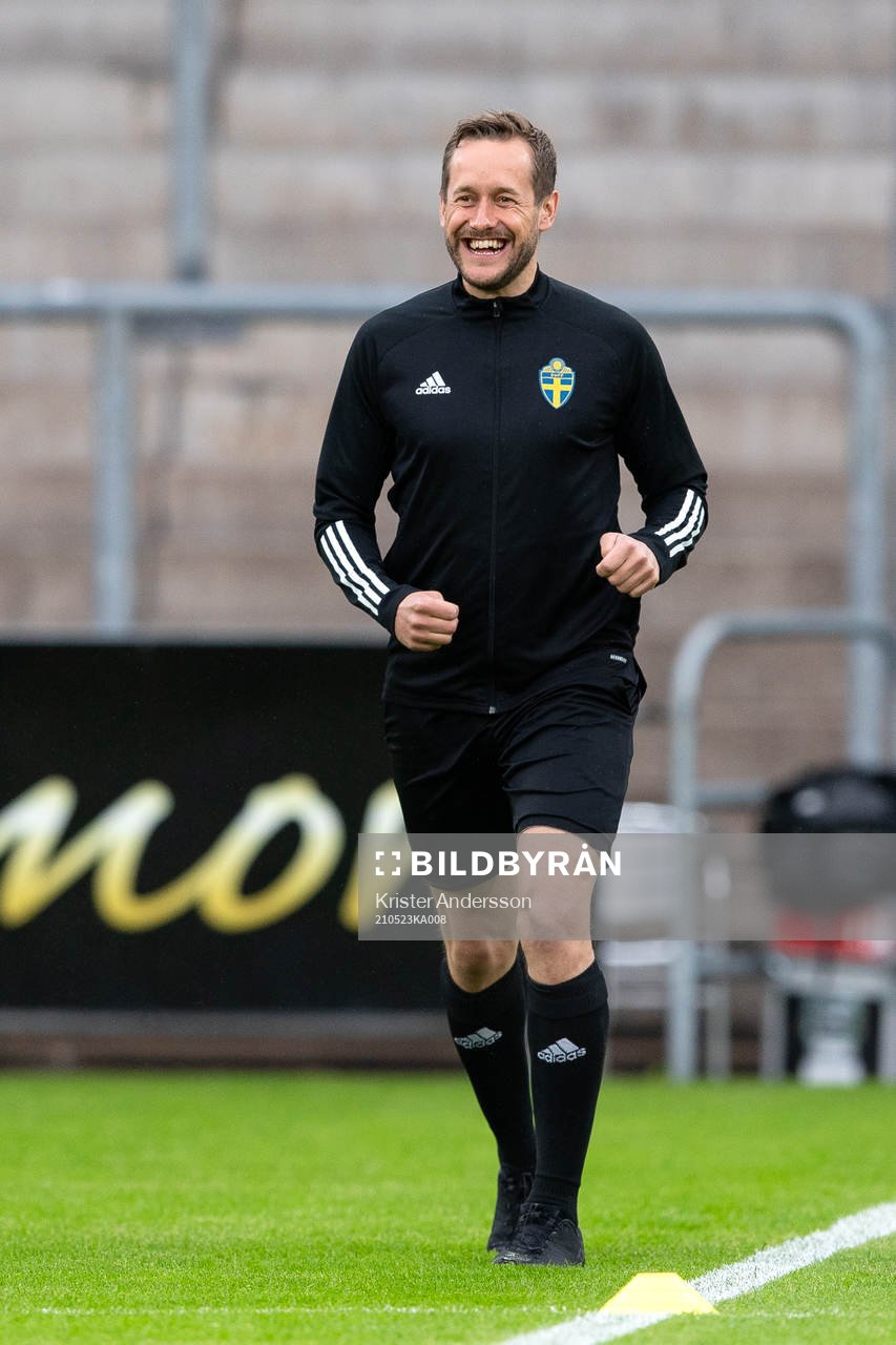 Domare Victor Wolf före fotbollsmatchen i Allsvenskan