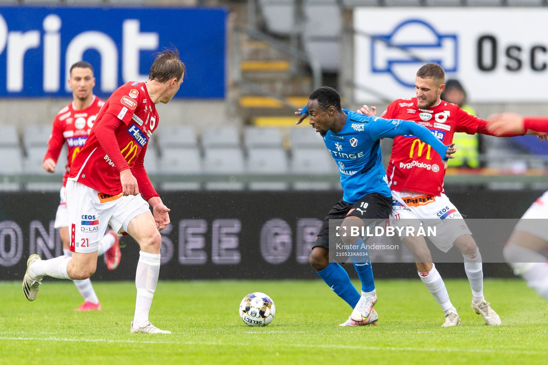 Halmstads Sadat Karim och Degerfors Christos Gravius