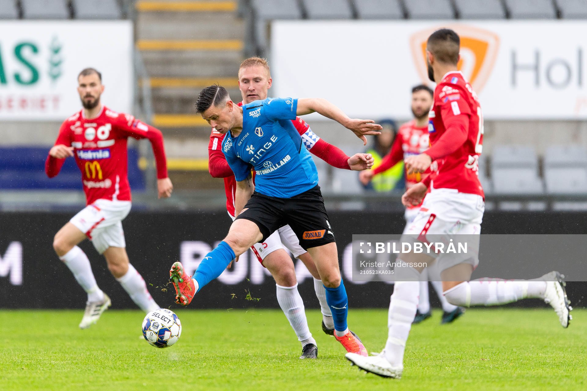 Halmstads Markus Antonsson och Degerfors Oliver Ekroth