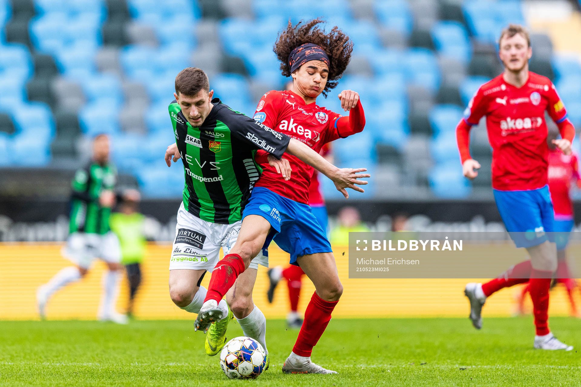 GAIS Adnan Maric och Helsingborgs Adam Kaied i kamp om