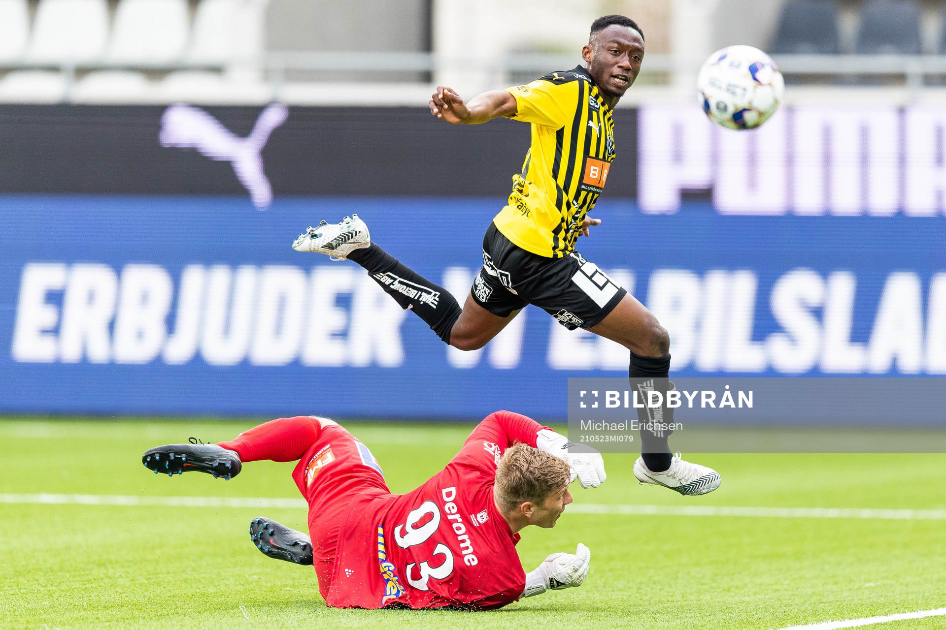 Häckens Benie Adama Traore gör 1-0 på Varbergs Philip