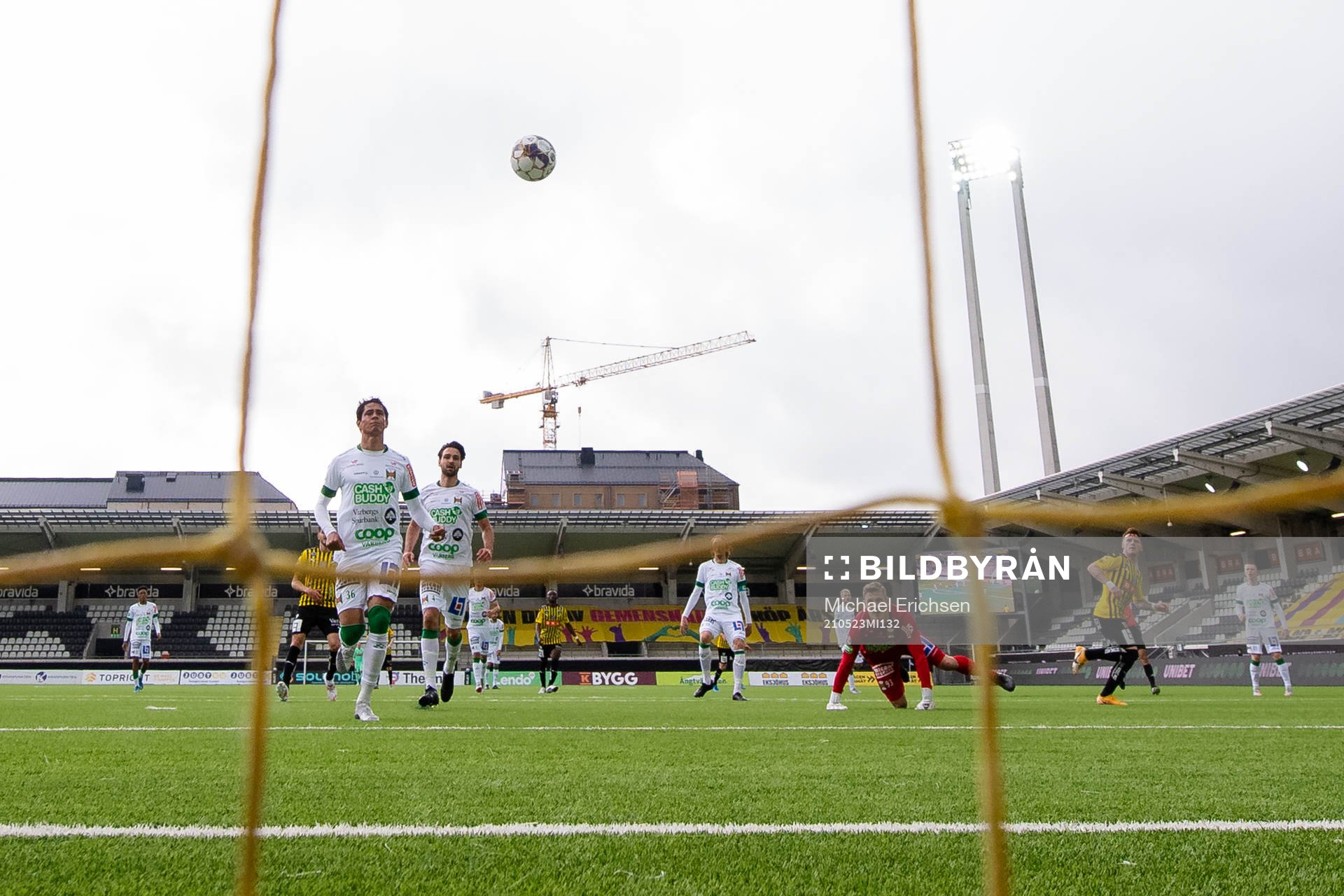 Häckens Tobias Heintz lyfter in 3-0 i mål bakom Varbergs