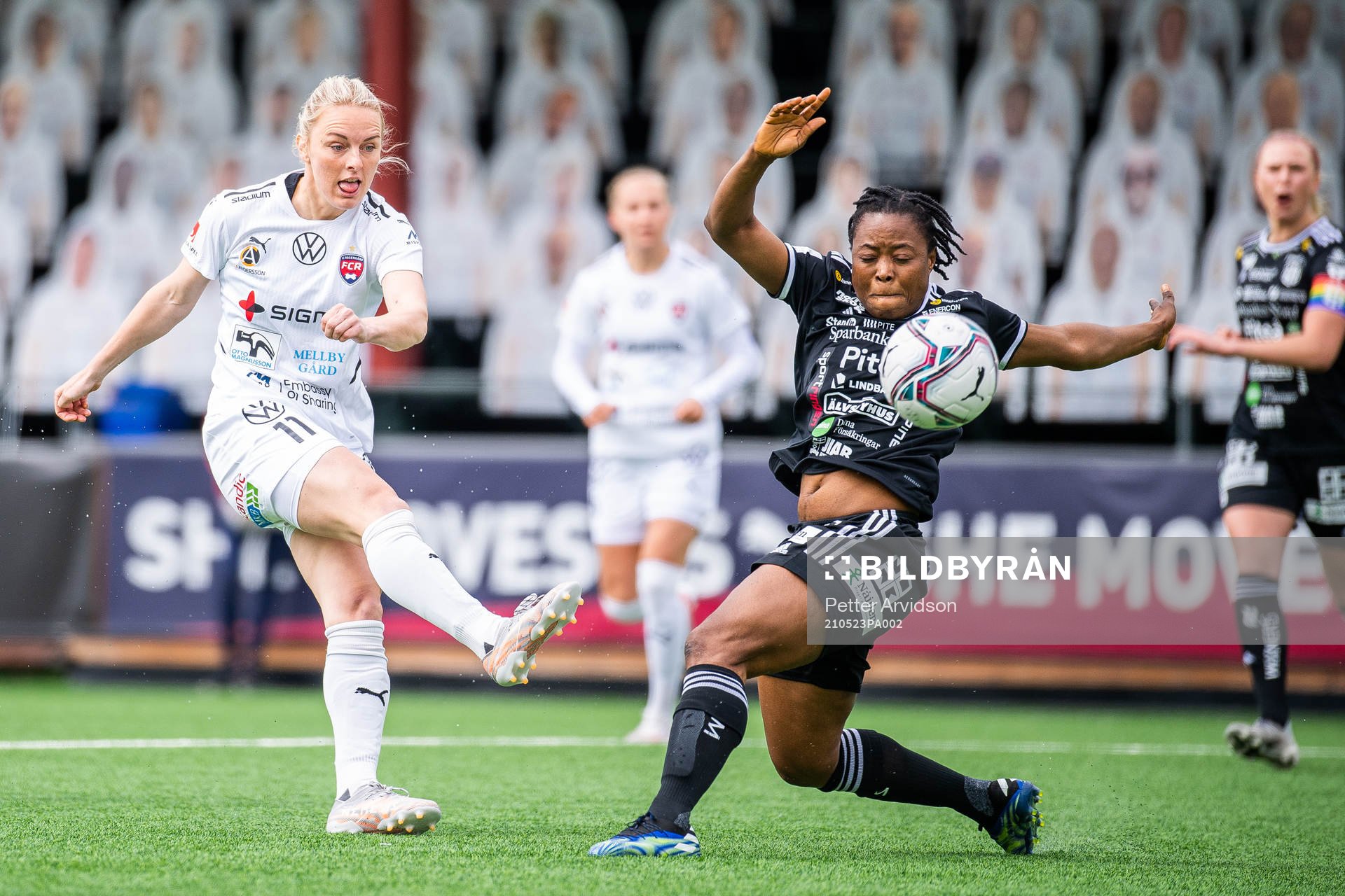 Rosengårds Mimmi Larsson och Piteås Faith Ikidi Michael