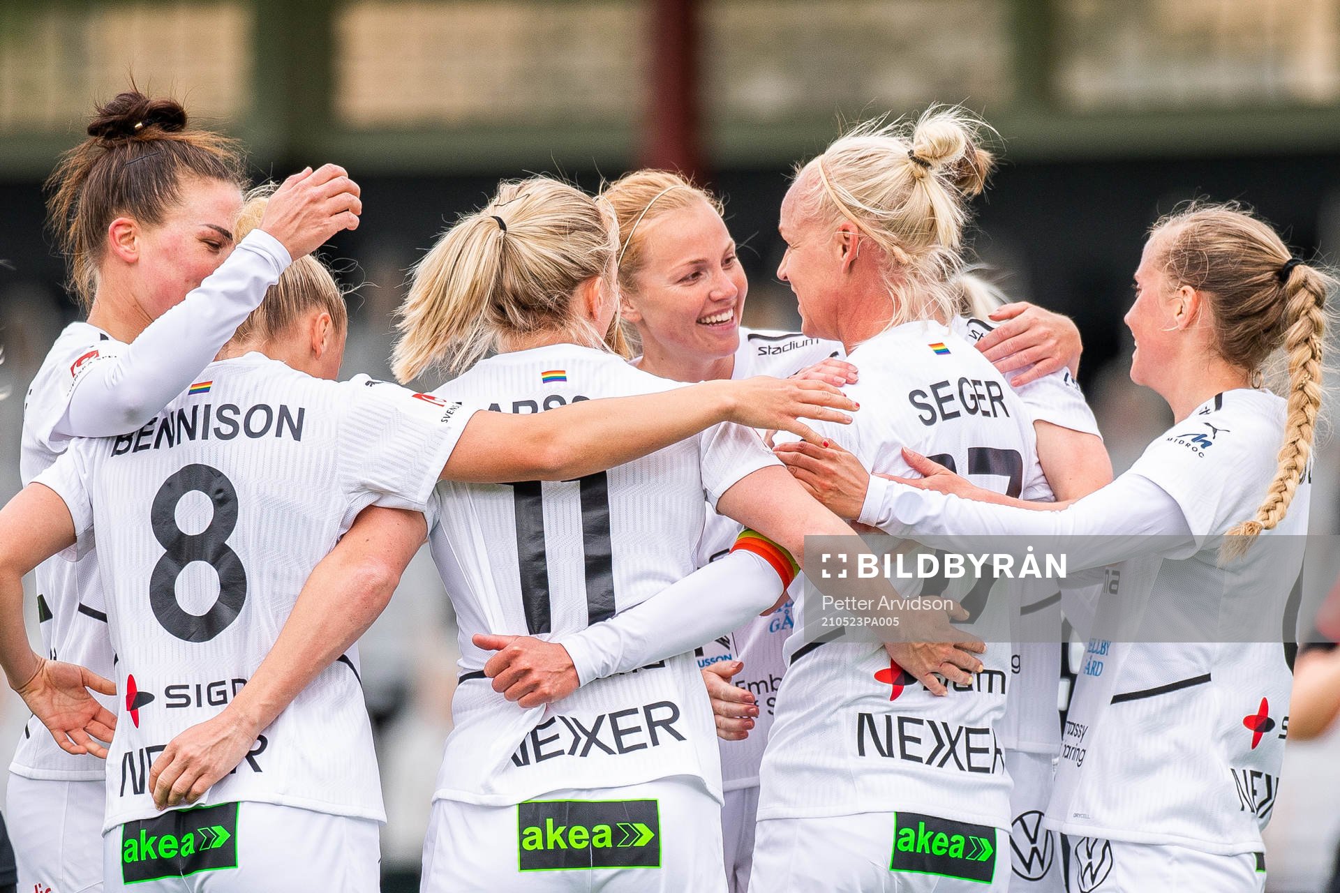 Rosengårds Caroline Seger jublar med lagkamrater efter att hon gjort 1-0 under fotbollsmatchen i Damallsvenskan mellan FC Rosengård och Piteå den 23 maj 2021 i Malmö.