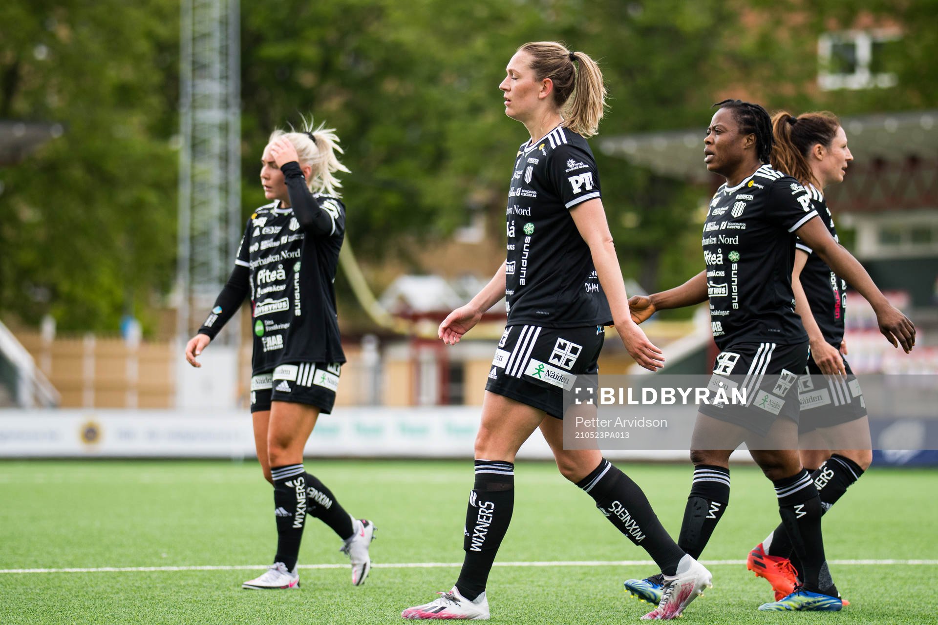 Piteås Jennie Nordin och Faith Ikidi Michael deppar