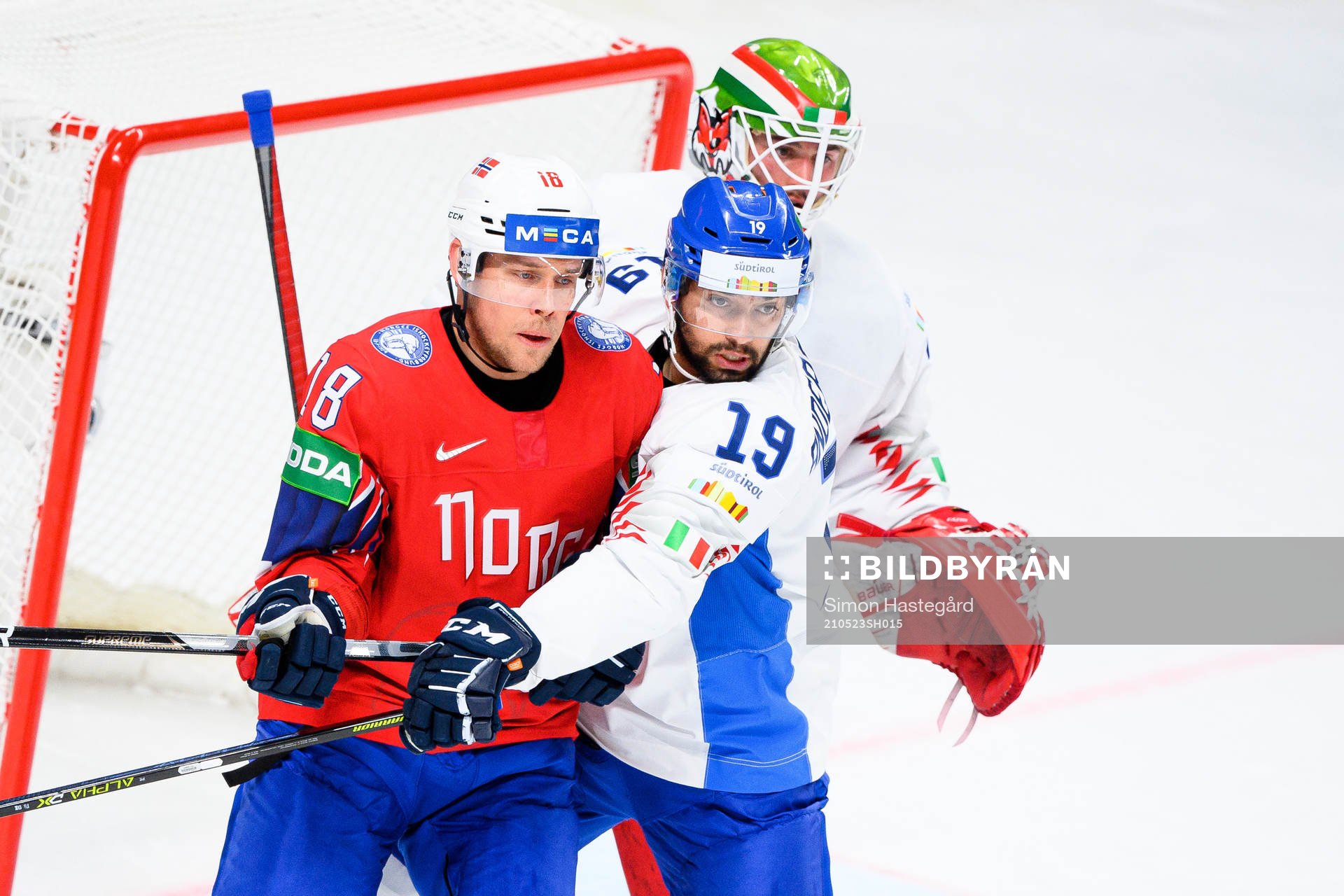 Tobias Lindström of Norway against Raphael Andergassen of