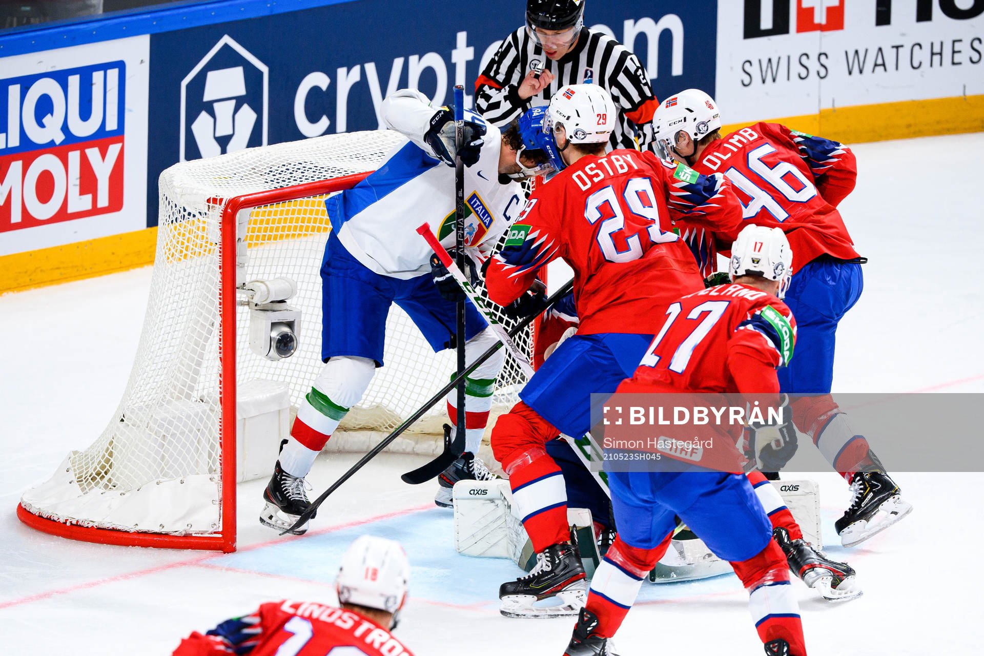 Daniel Frank of Italy scores the 4-1 goal