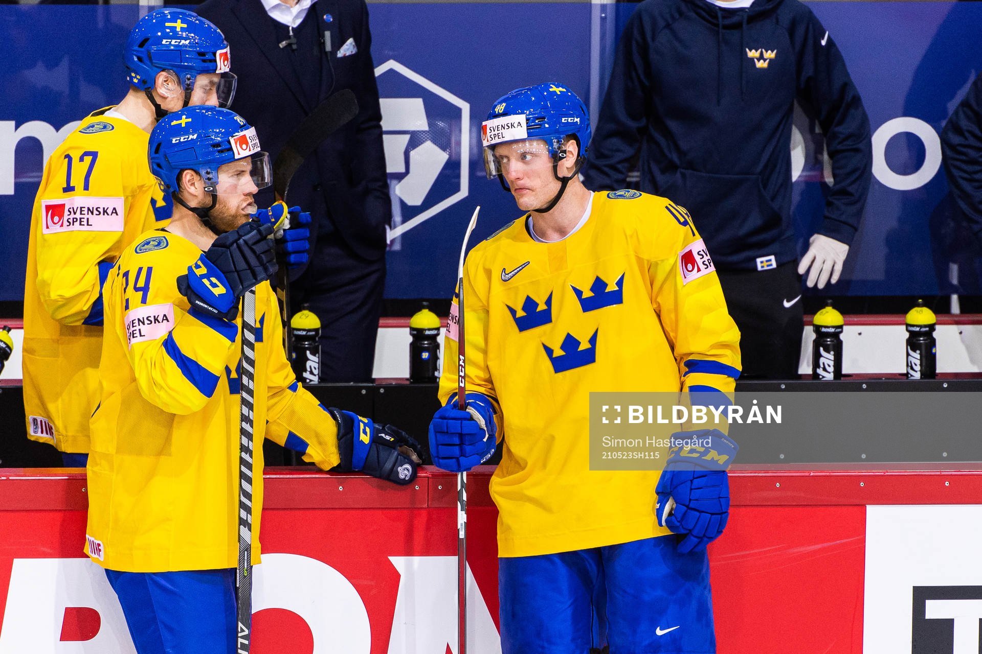 Oscar Lindberg and Carl Klingberg of Sweden waits when