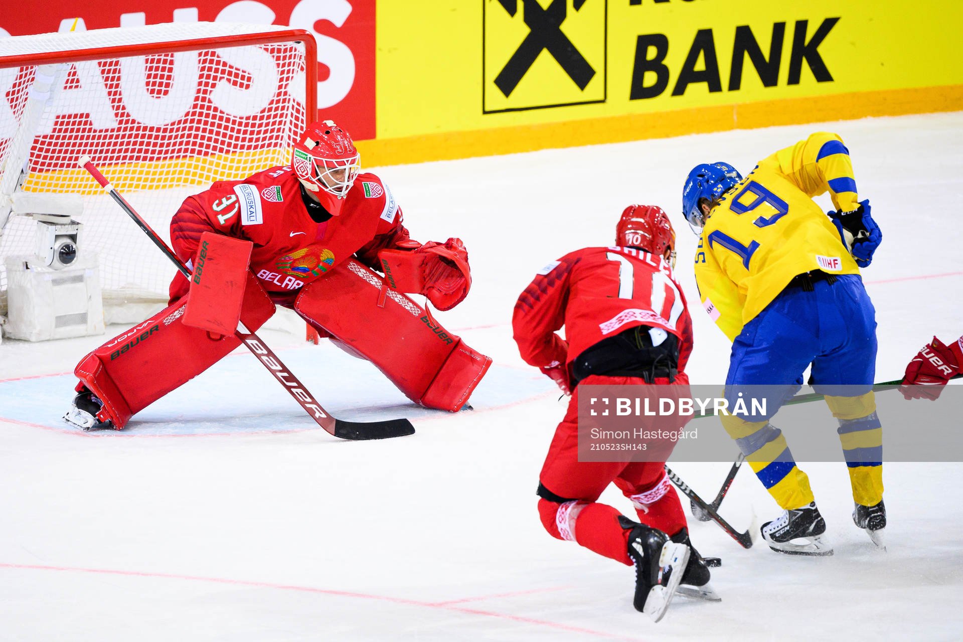 Marcus Sörensen of Sweden against goalkeeper Danny Taylor