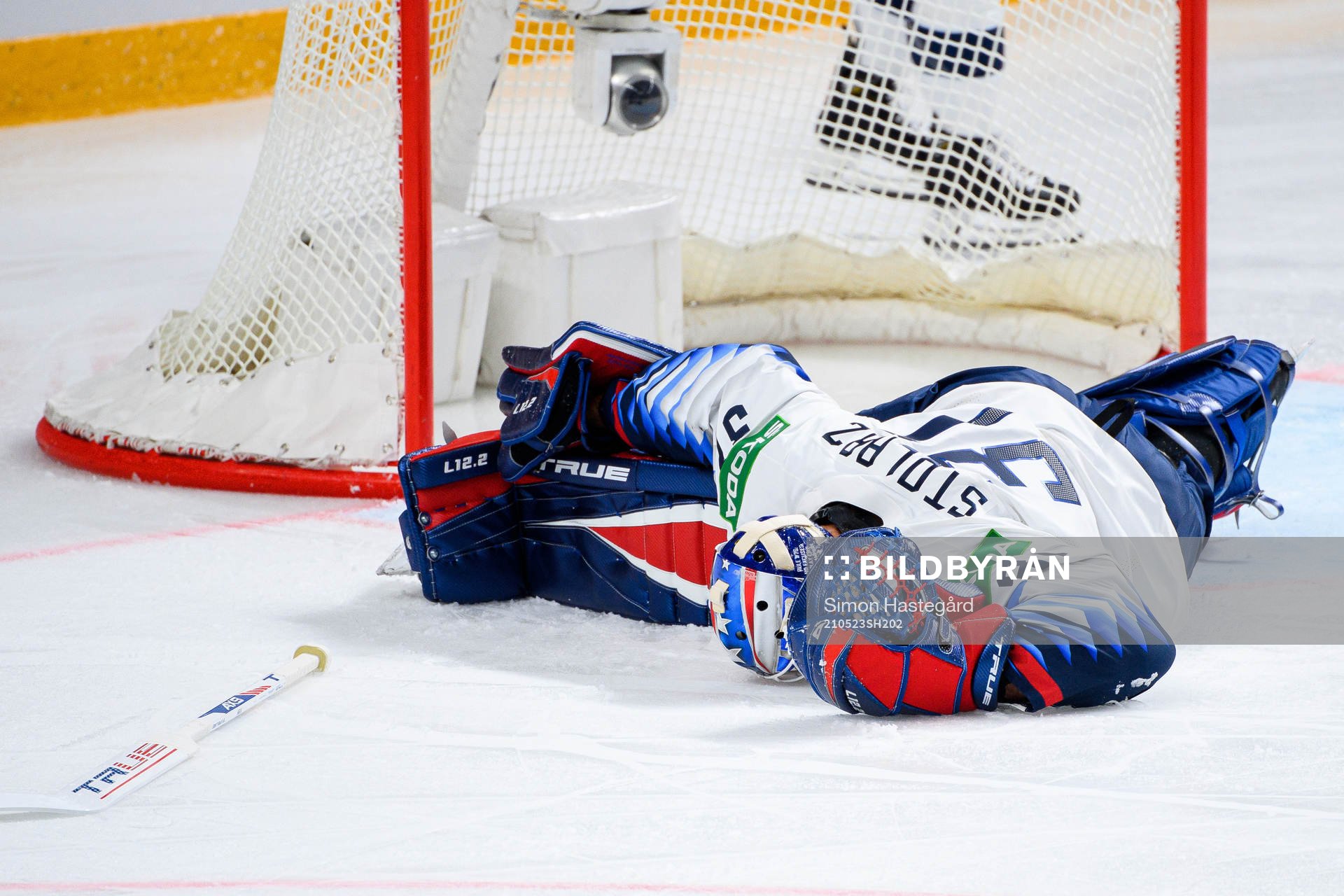 Goalkeeper Anthony Stolarz of USA in pain