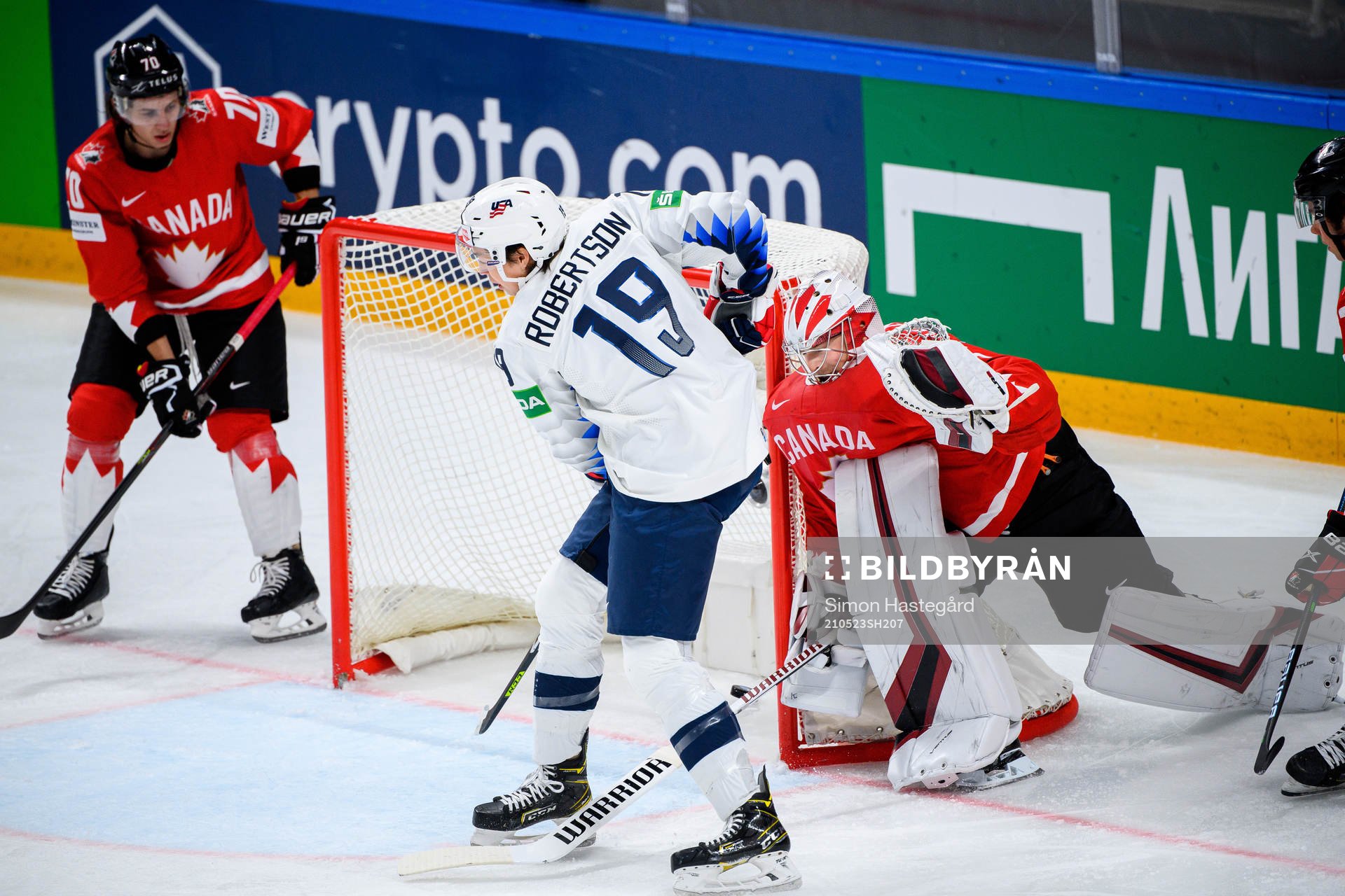 Jason Robertson of USA scores the 0-1 goal behind