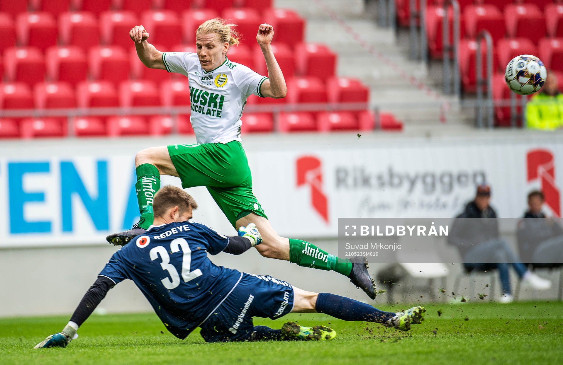 Hammarbys Gustav Ludwigson och Kalmars målvakt Lucas Hägg