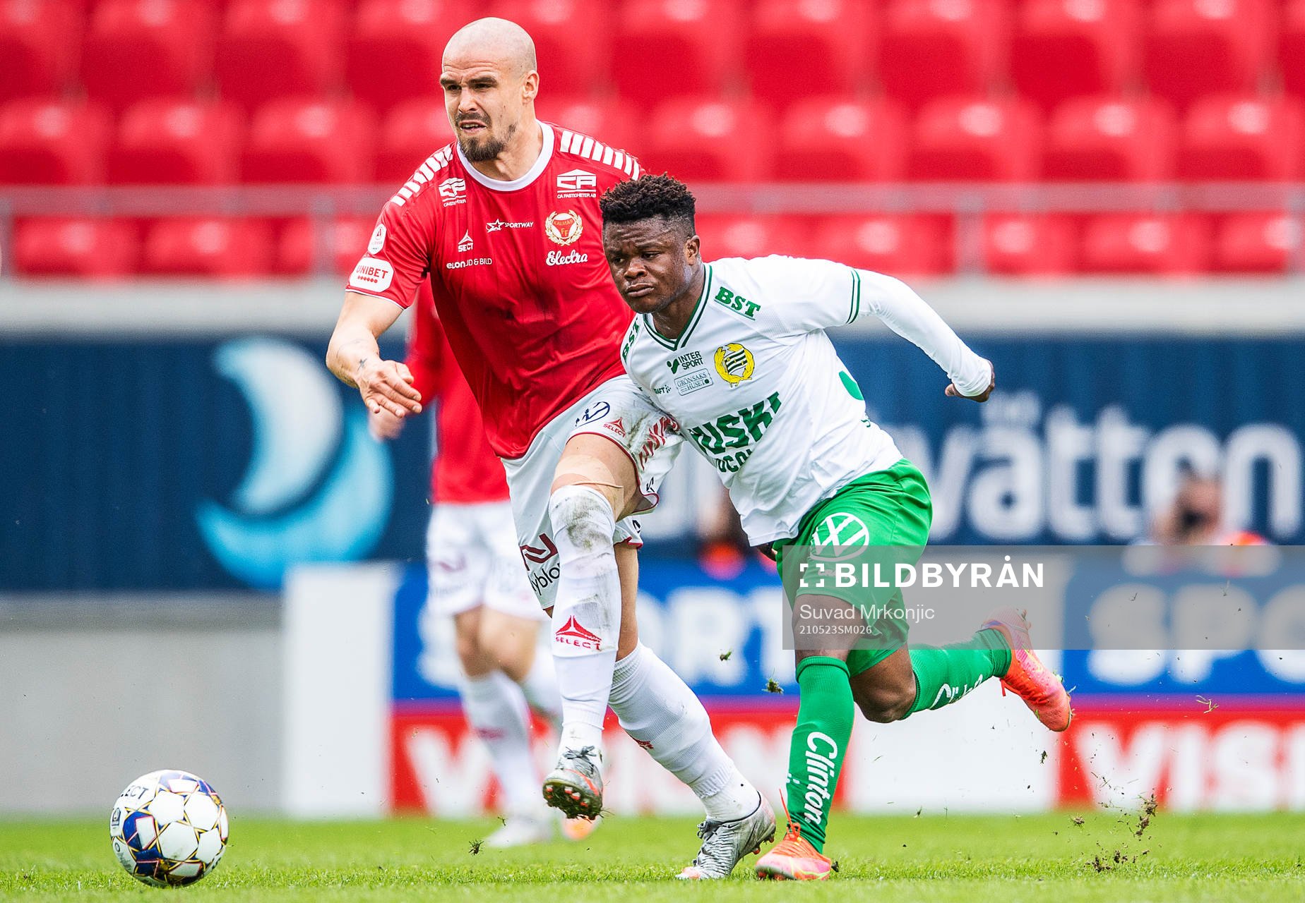 Kalmars Douglas Bergqvist och Hammarbys Akinkunmi Amoo