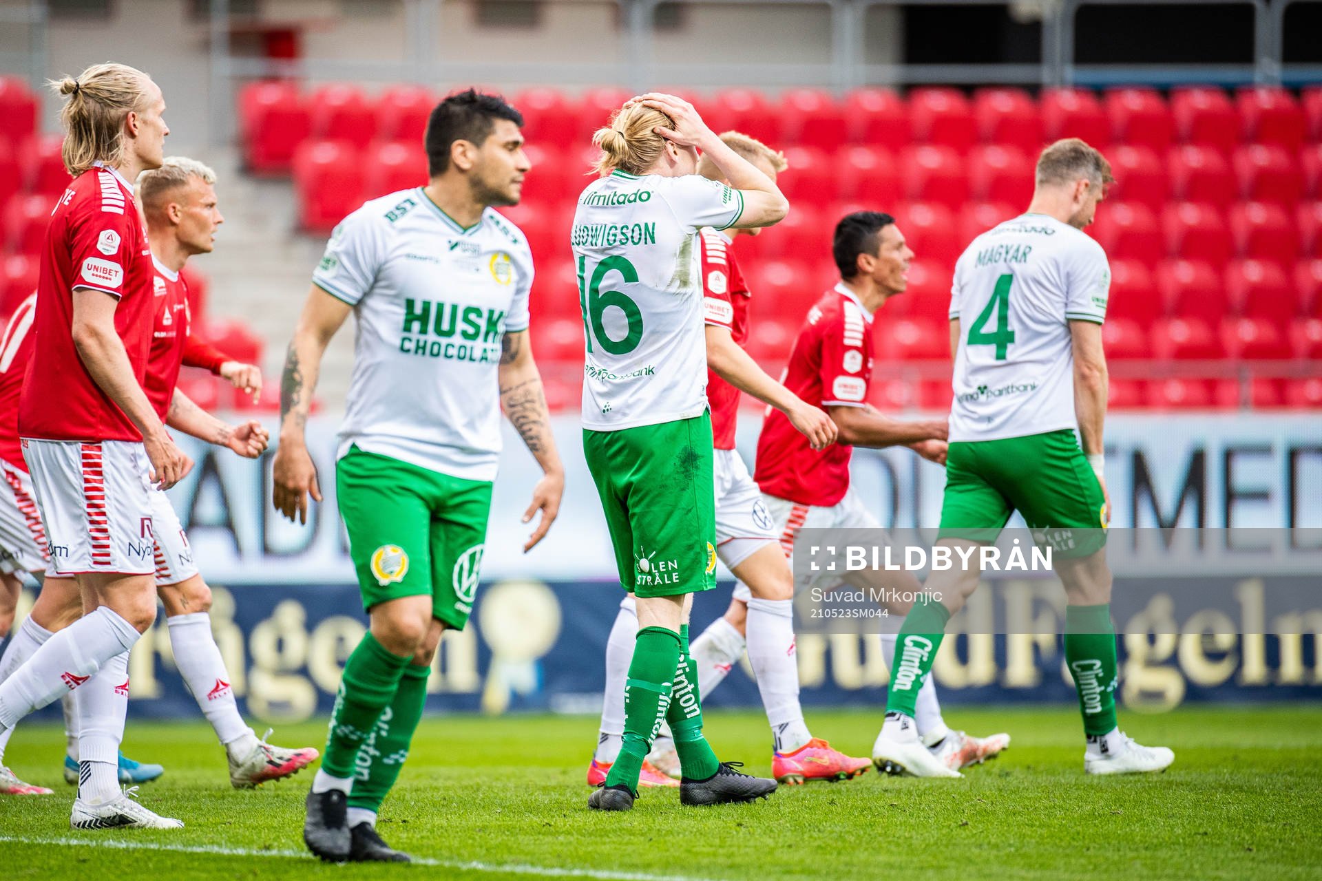 Hammarbys Gustav Ludwigson och Paulinho deppar