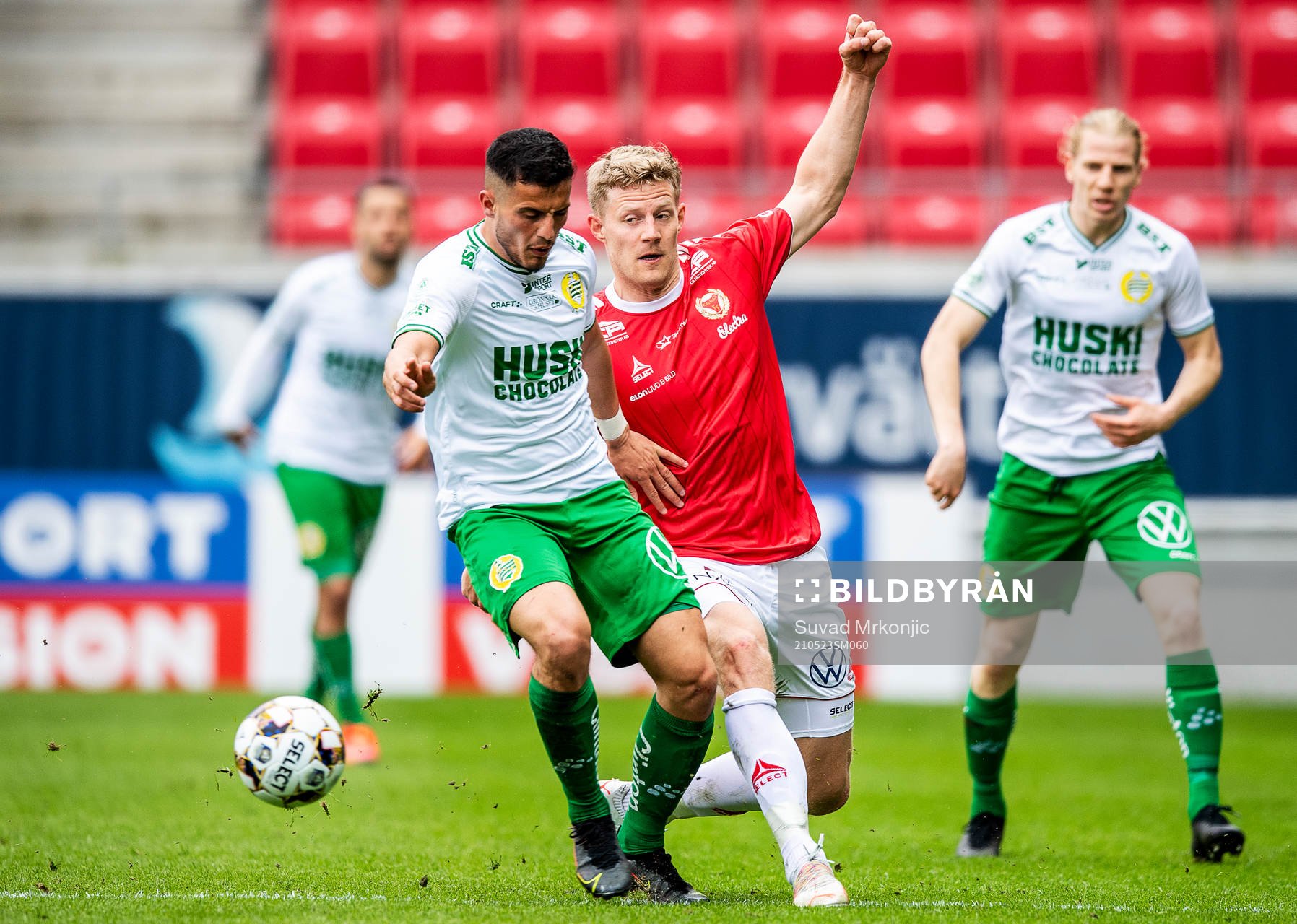 Kalmars Lars Saetra och Hammarbys Astrit Selmani