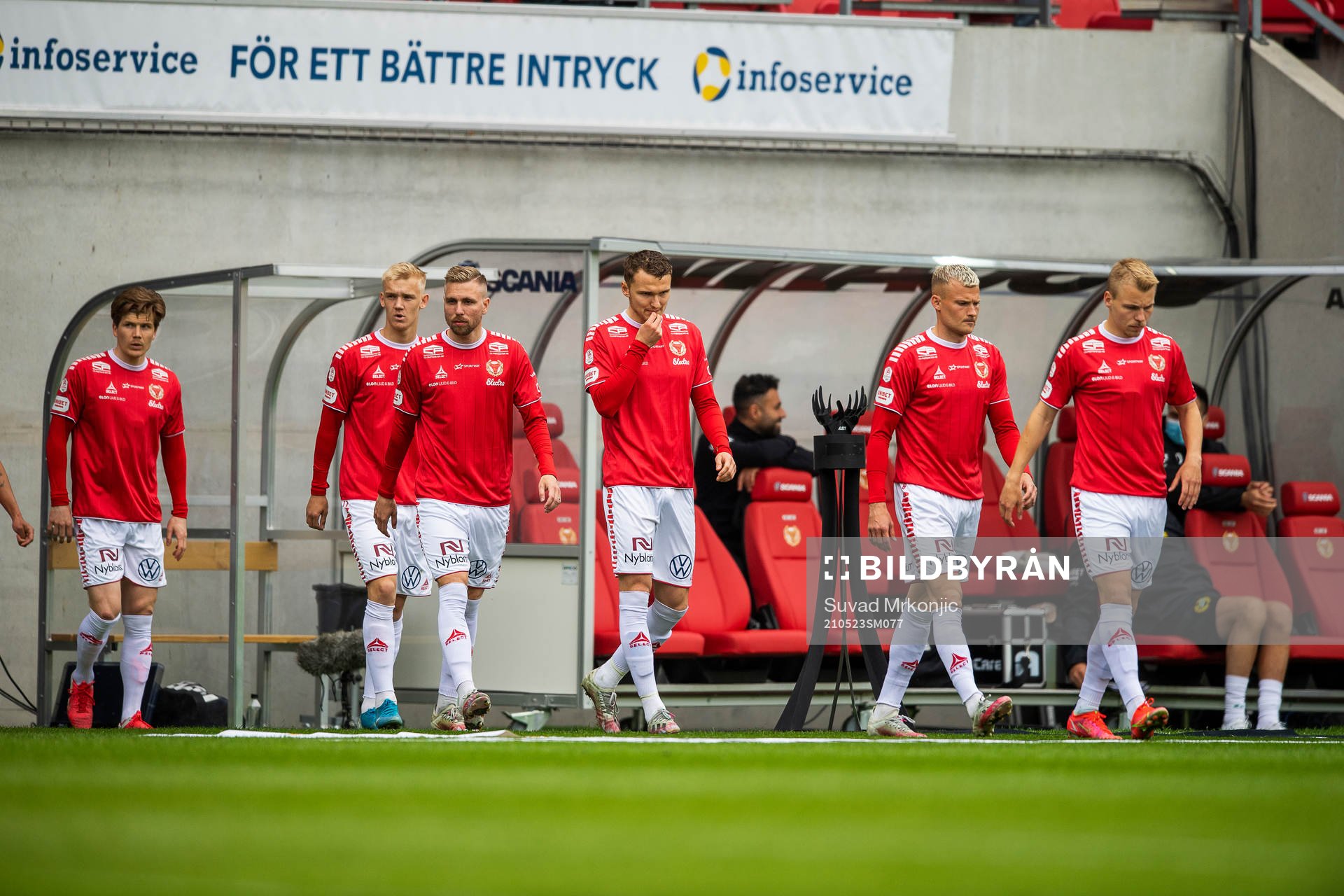 Kalmars spelare tågar in