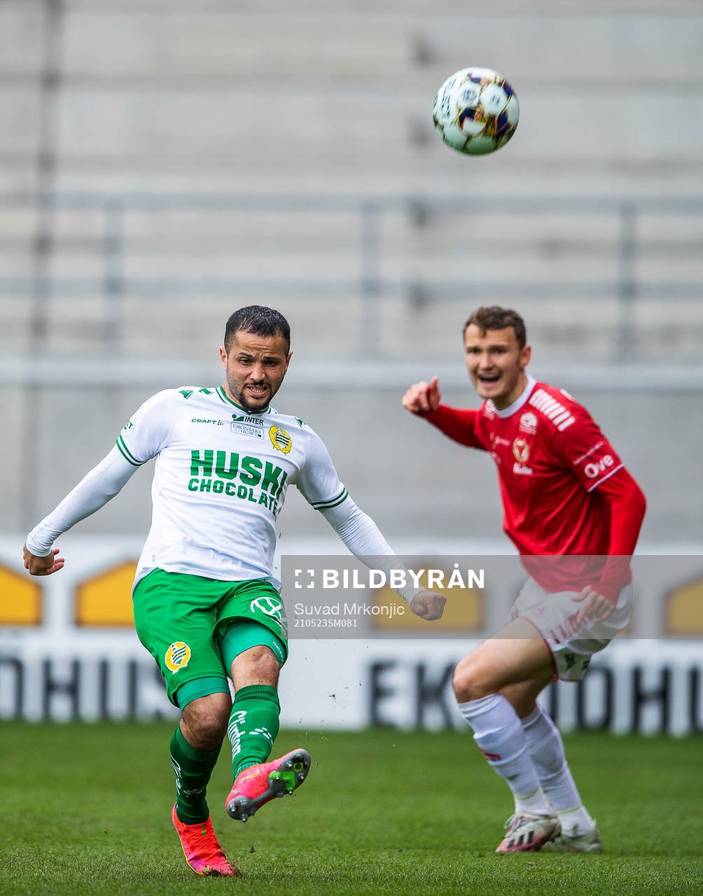 Hammarbys Mohanad Jeahze och Kalmars Piotr Johansson