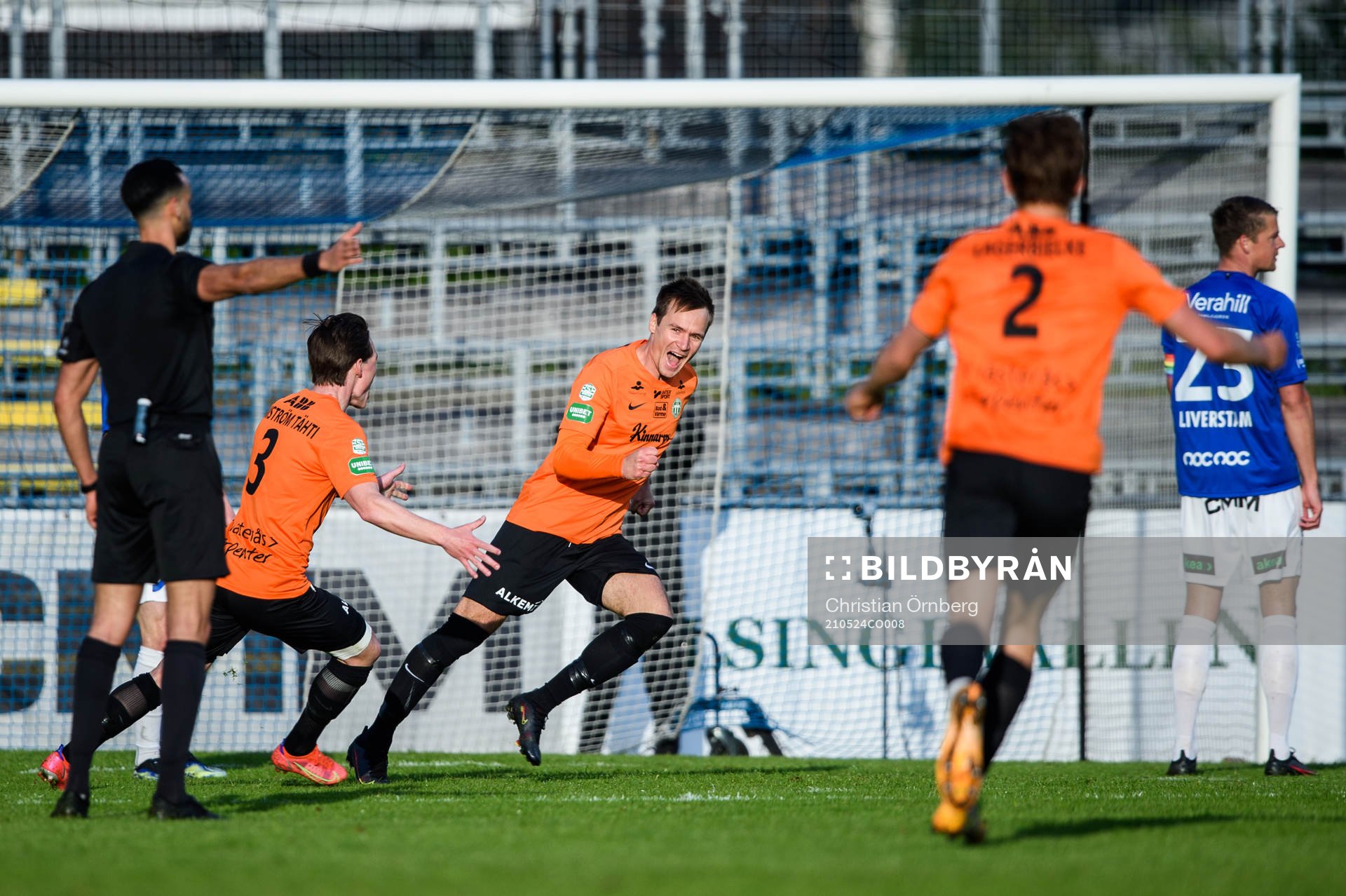 Västerås Viktor Prodell jublar efter 0-1 under fotbollsmatchen i Superettan mellan Trelleborg och Västerås SK den 24 maj 2021 i Trelleborg.