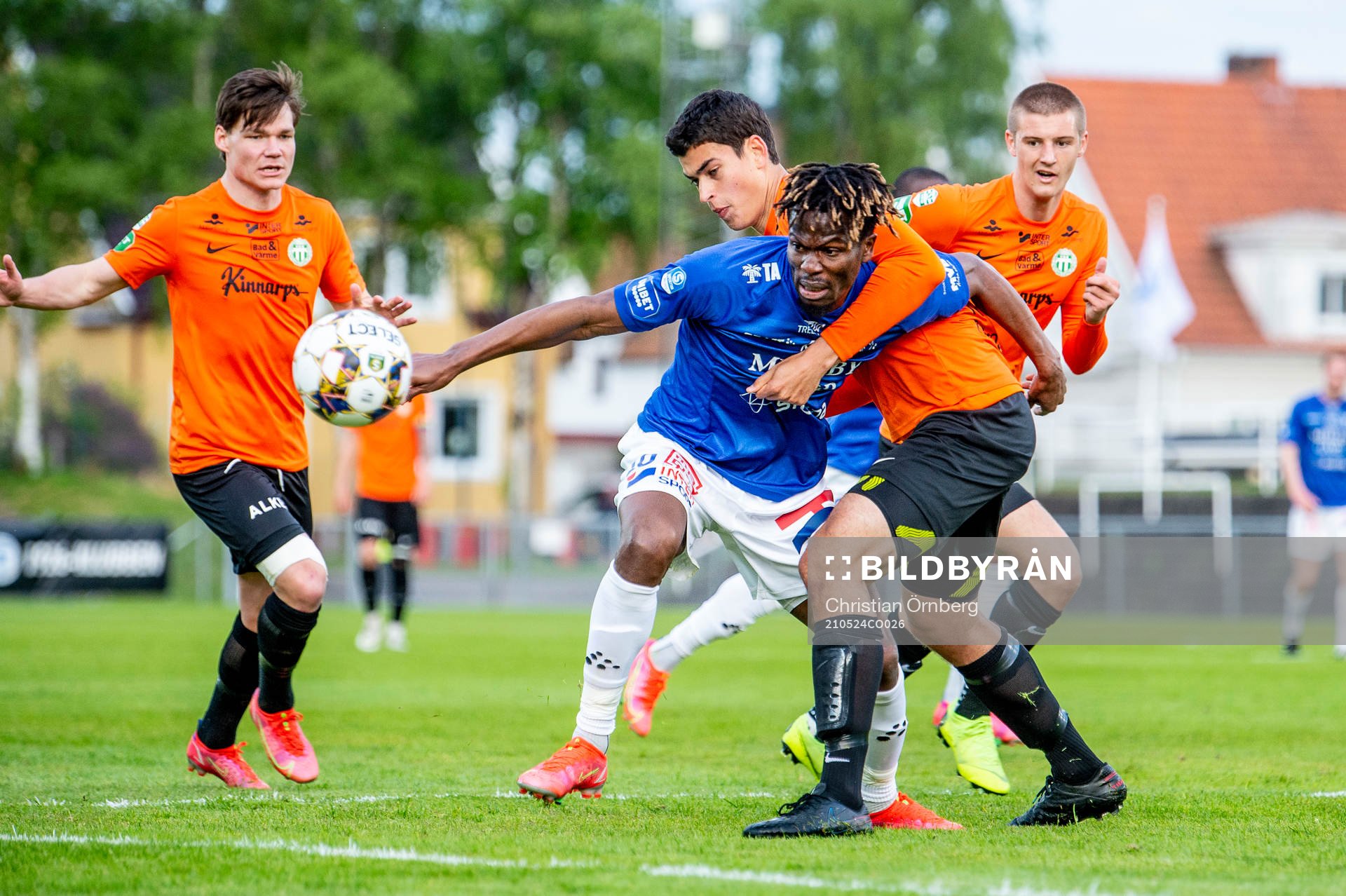 Trelleborgs Abdul Fatawu Safiu mot Västerås Claus Royo