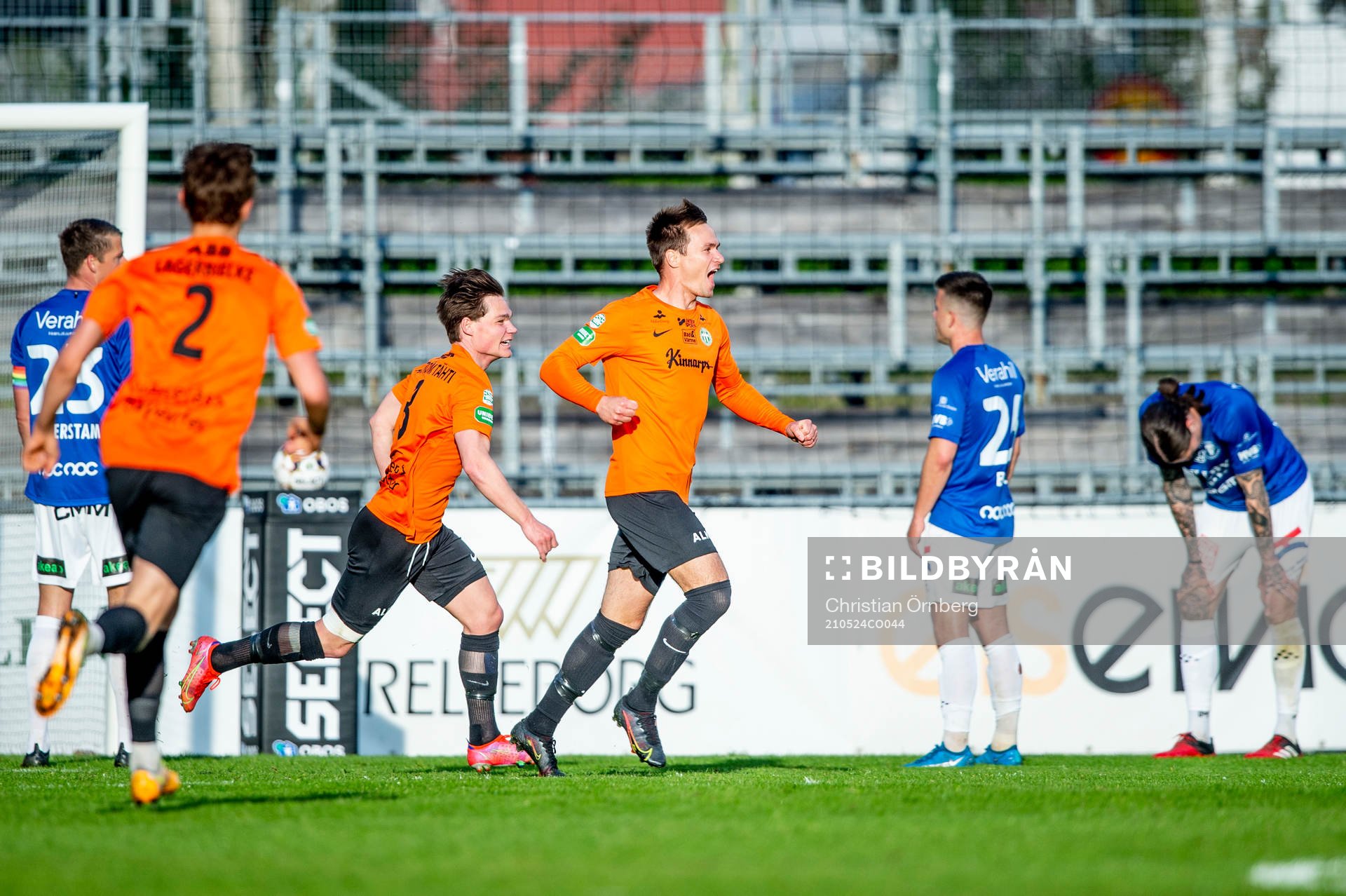 Västerås Viktor Prodell jublar efter 0-1 under fotbollsmatchen i Superettan mellan Trelleborg och Västerås SK den 24 maj 2021 i Trelleborg.