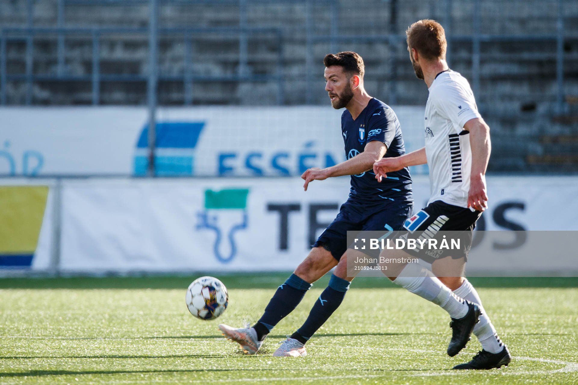 Malmö FFs Erdal Rakip och Örebros Johan Mårtensson