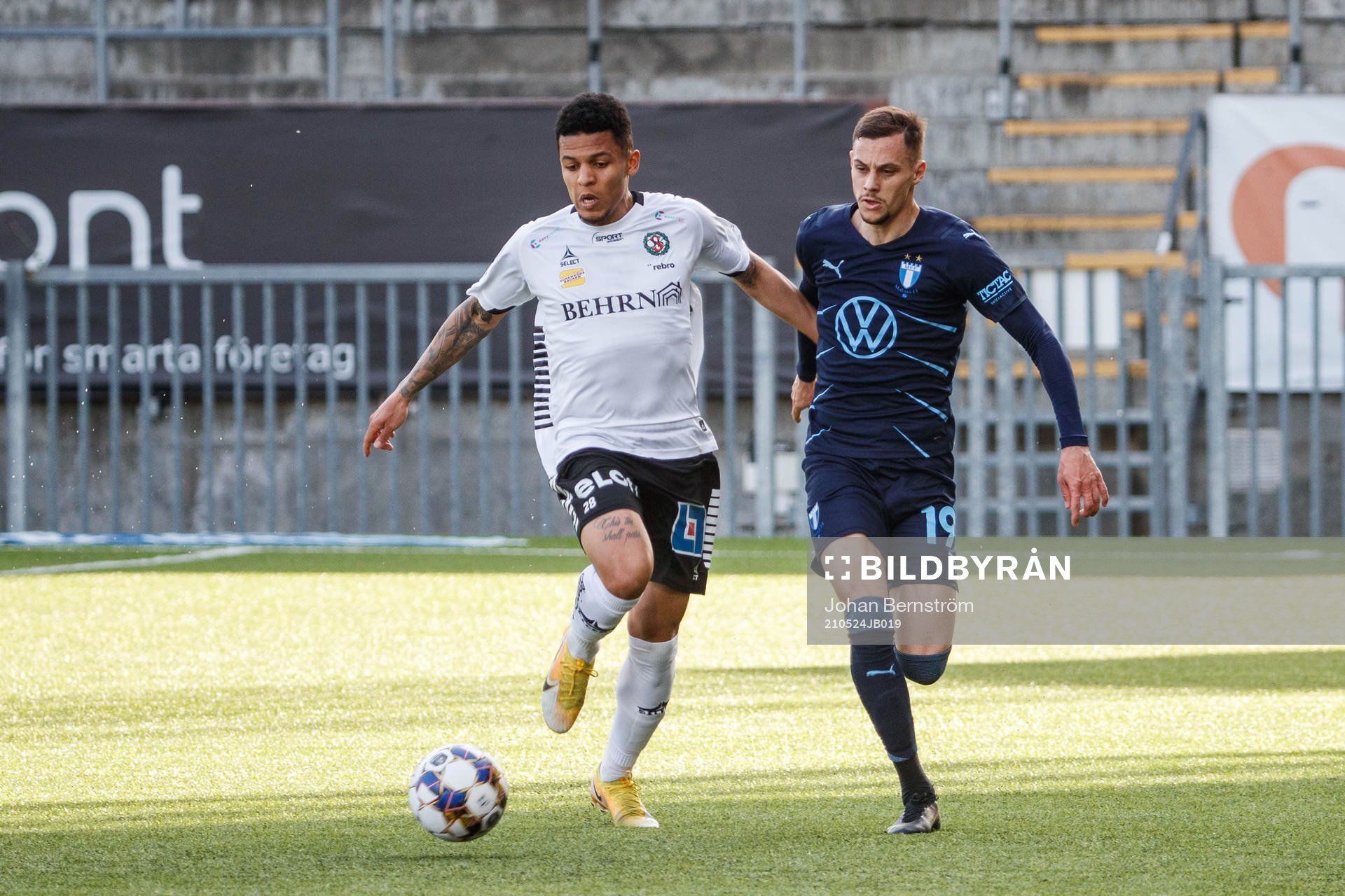 Örebros Romain Gall och Malmö FFs Veljko Birmancevic