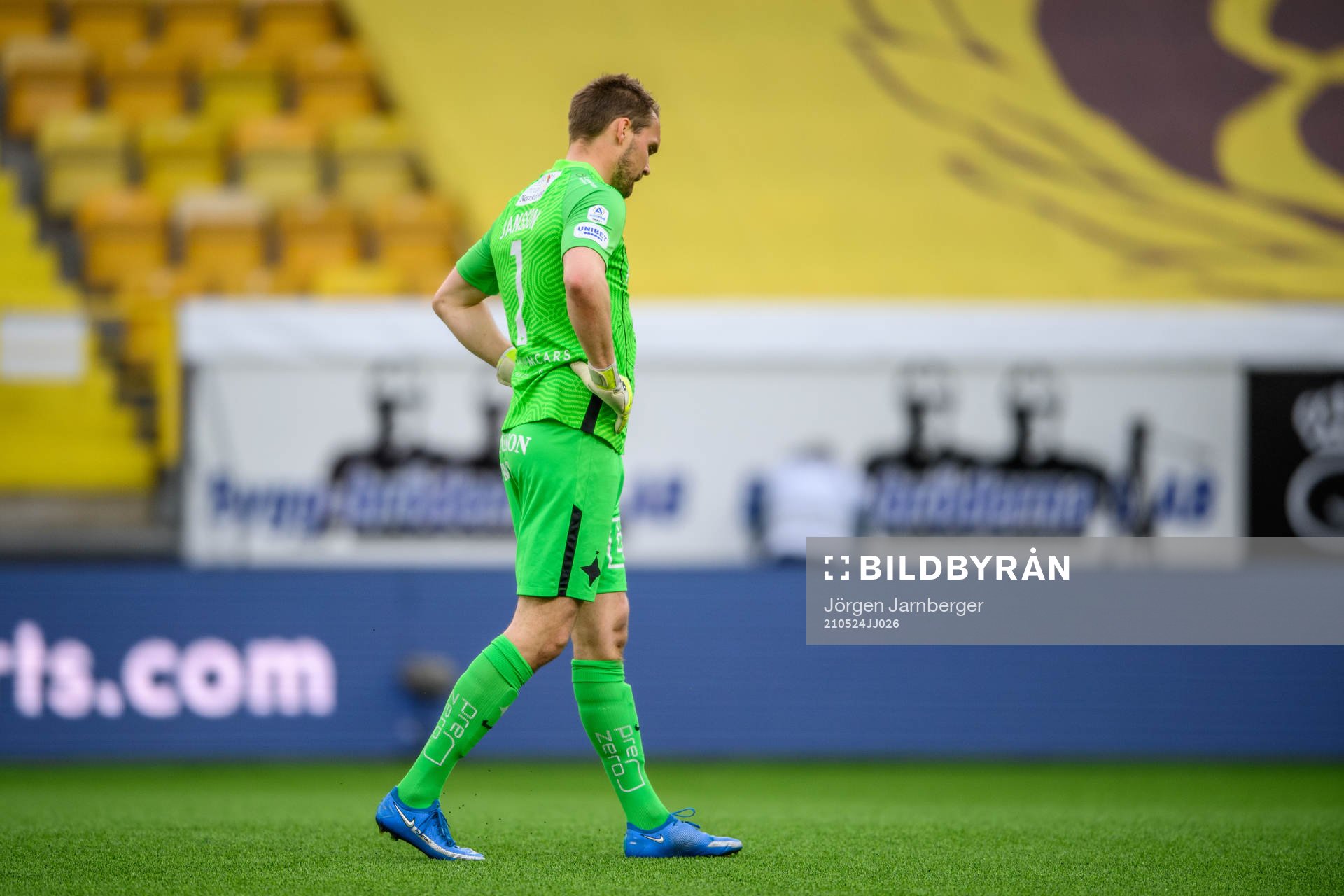 IFK Norrköpings målvakt Oscar Jansson deppar